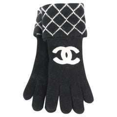 Chanel 2018 Cc Detailed Cashmere Blend Gloves