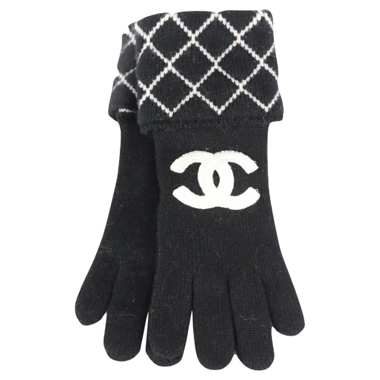 Chanel 2018 Cc Detailed Cashmere Blend Gloves For Sale at 1stDibs Chanel 2018 Cc Detailed Cashmere Blend Gloves For Sale at 1stDibs