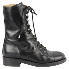 Chanel 2018 Cc Detaillierte Lederstiefeletten Eu 38,5 Uk 5,5 Us 8,5