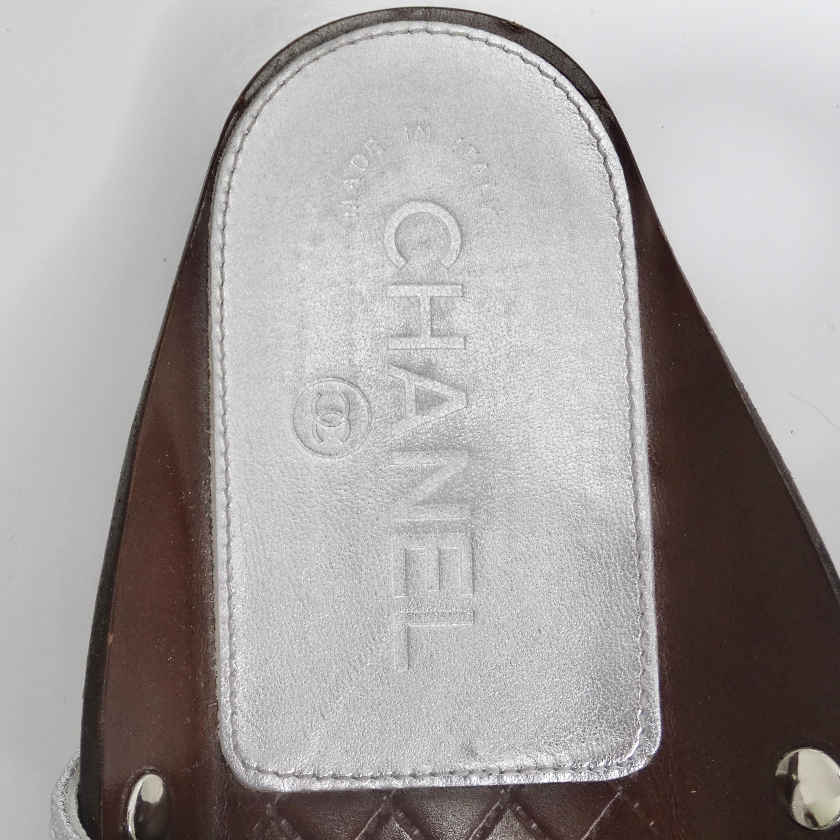 Do not miss out on the Chanel 2018 CC Silver Leather Sandals – a luxurious and elegant addition to your footwear collection. Crafted from laminated metallic silver goatskin, these thong sandals exude sophistication and style.

The sandals feature a