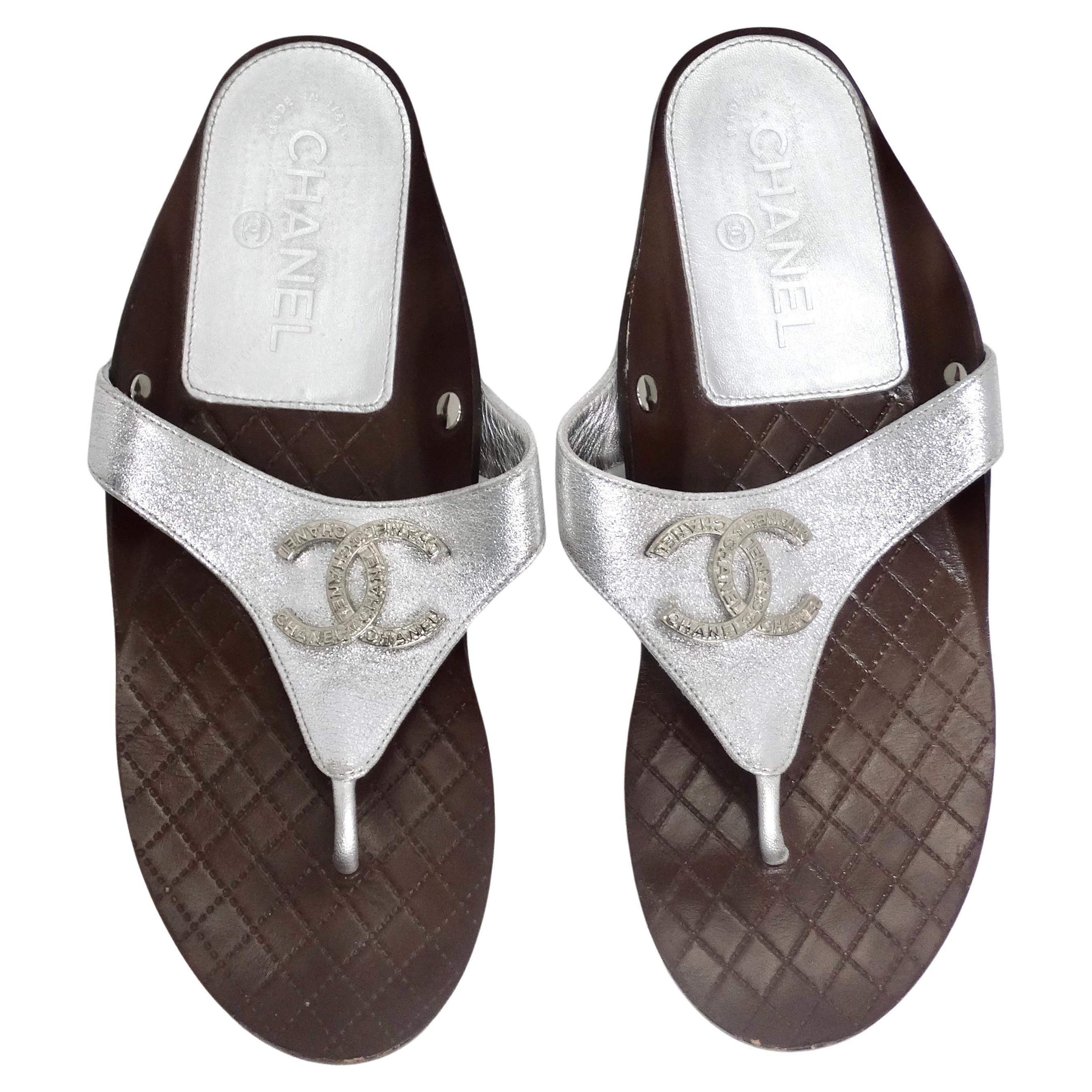 Chanel 2018 CC Silver Leather Sandals For Sale