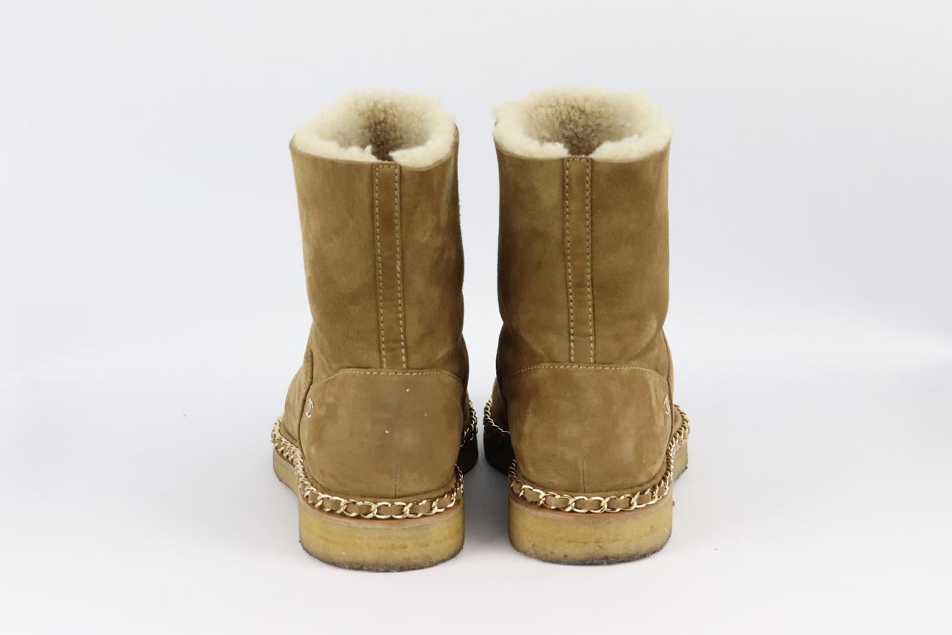 Chanel 2018 Chain Detailed Shearling Lined Suede Ankle Boots Eu 38.5 Uk 5.5 Us 8 In Excellent Condition In London, GB