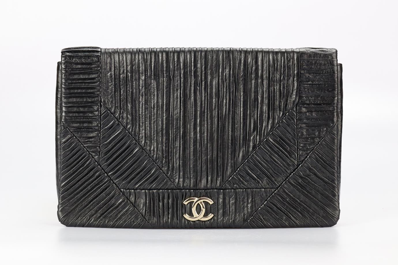 Chanel 2018 Coco Pleats Medium Leather Clutch. Black. Magnetic fastening - Front. Comes with - dustbag and authenticity card. Height: 8.7 in. Width: 13.8 in. Depth: 1 in. Condition: Used. Very good condition - Protective plastic attached to most