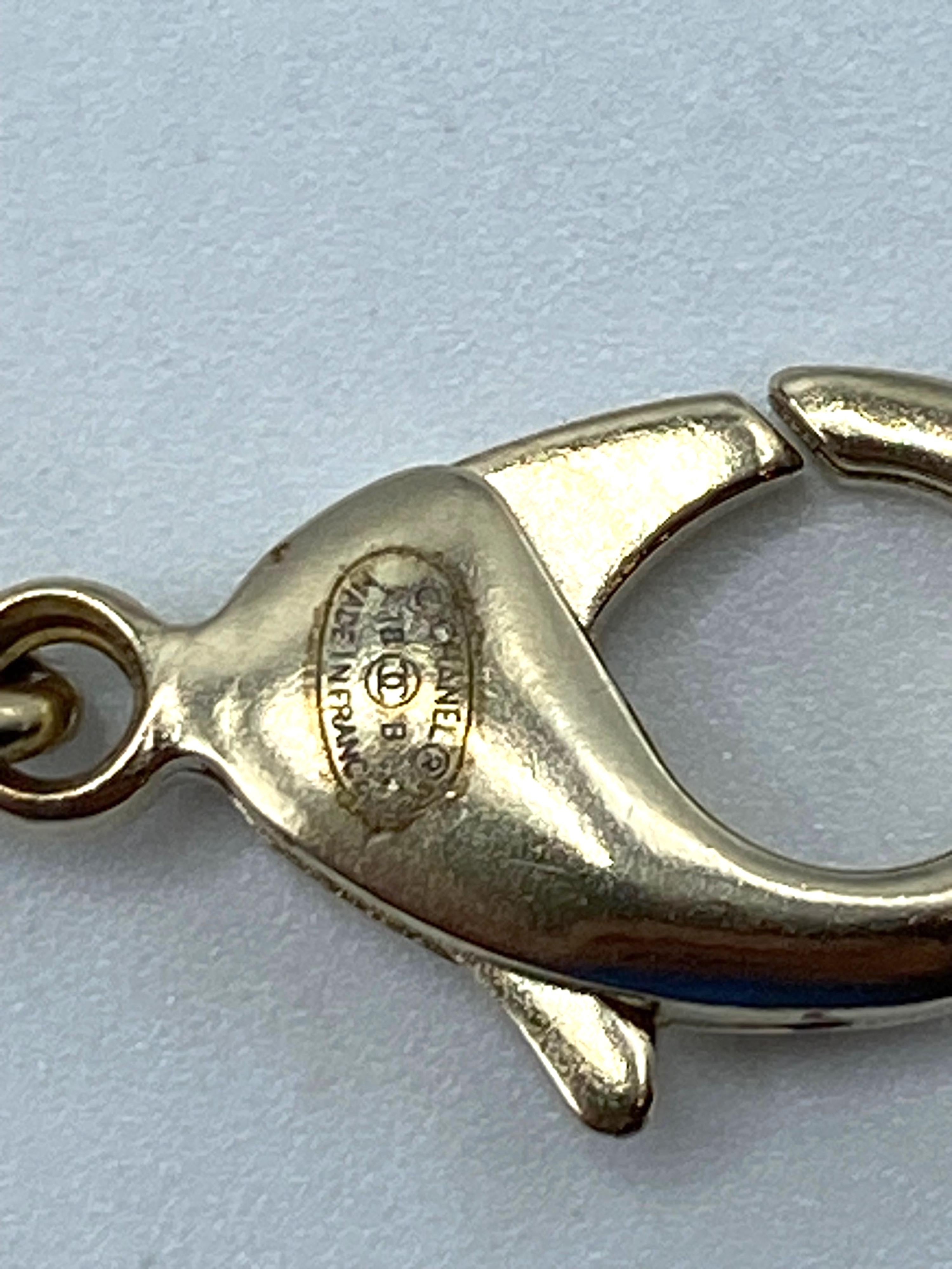Chanel, bracelet à maillons en or satiné avec logo CC, collection 2018 en vente 13