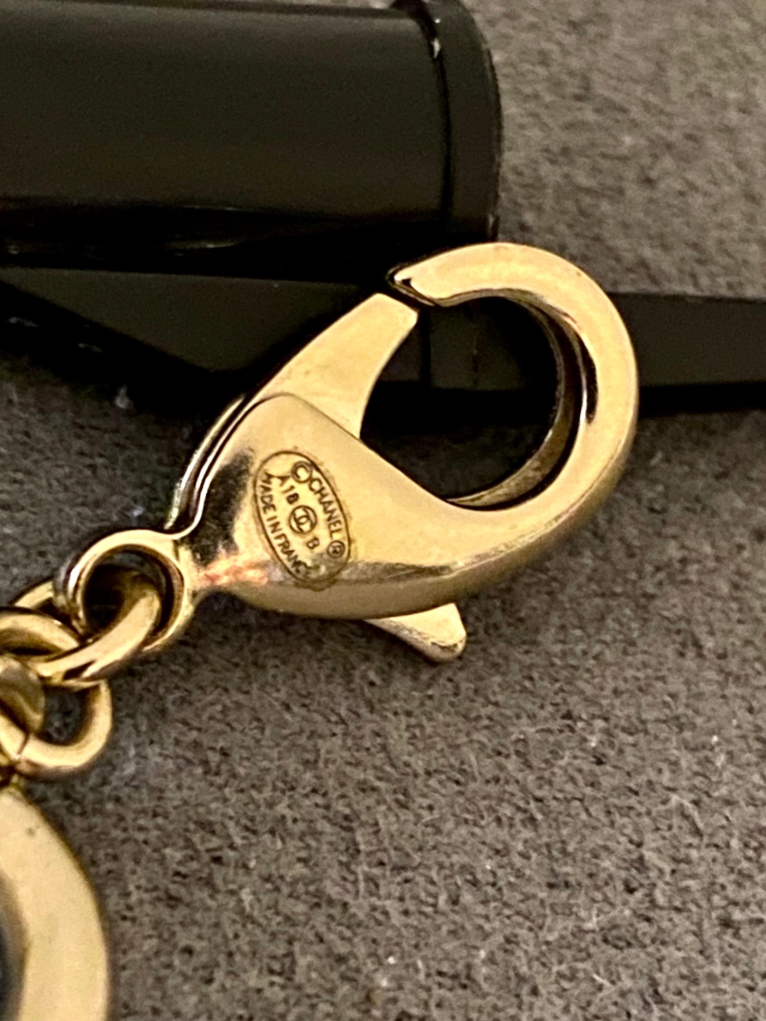 Chanel, bracelet à maillons en or satiné avec logo CC, collection 2018 en vente 14
