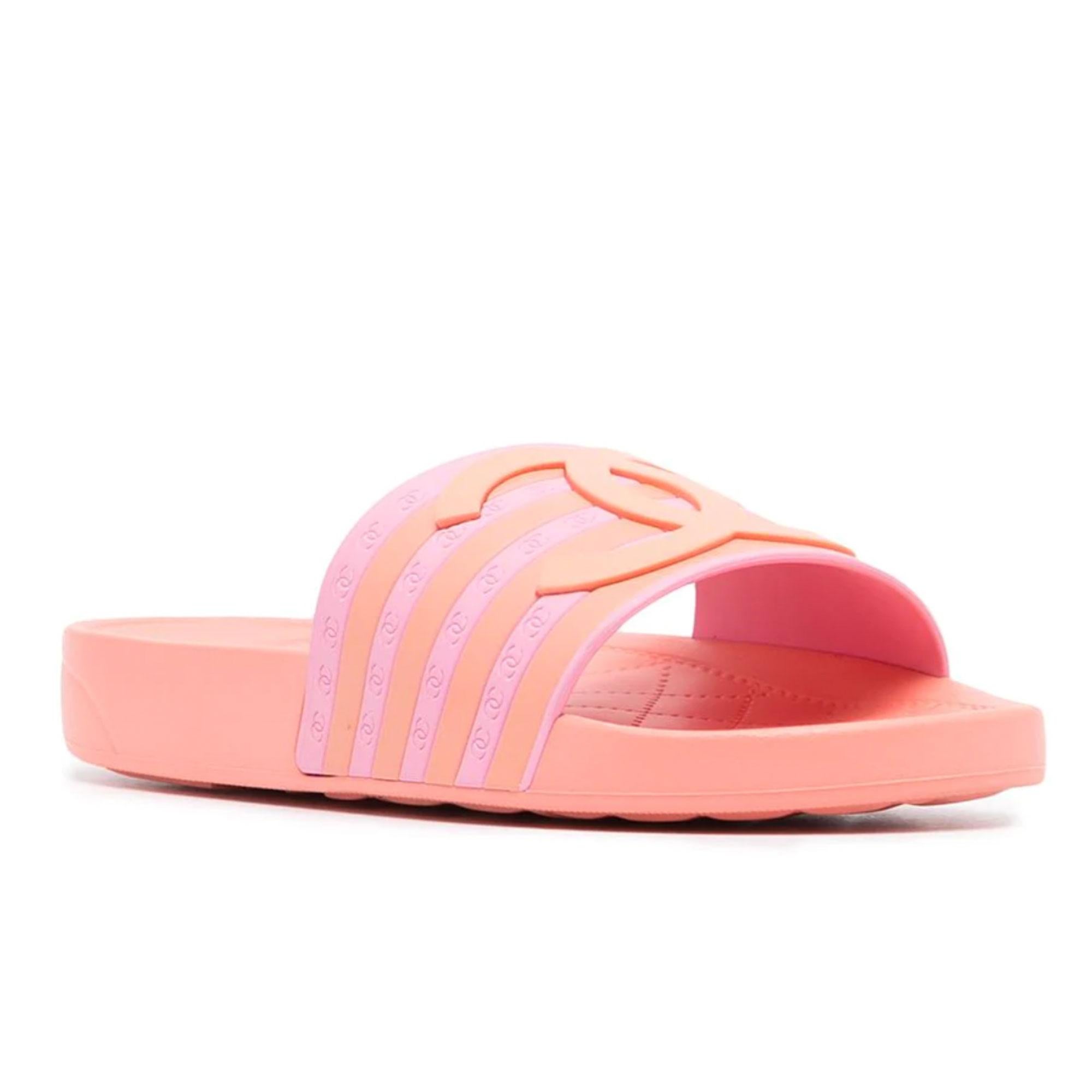 Chanel 2018 Cruise Resort Pink Peach Orange Rubber Sandals Slides 41 New in Box In New Condition For Sale In Miami, FL