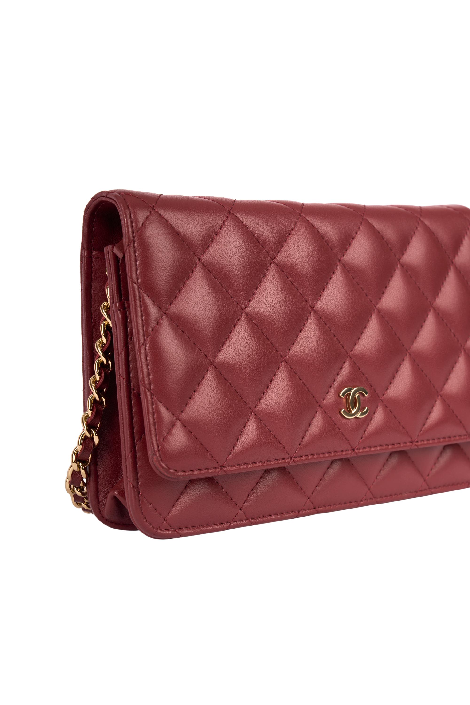 Chanel 2018 Dark Red Lambskin Matelasse Wallet On Chain In Excellent Condition For Sale In London, GB