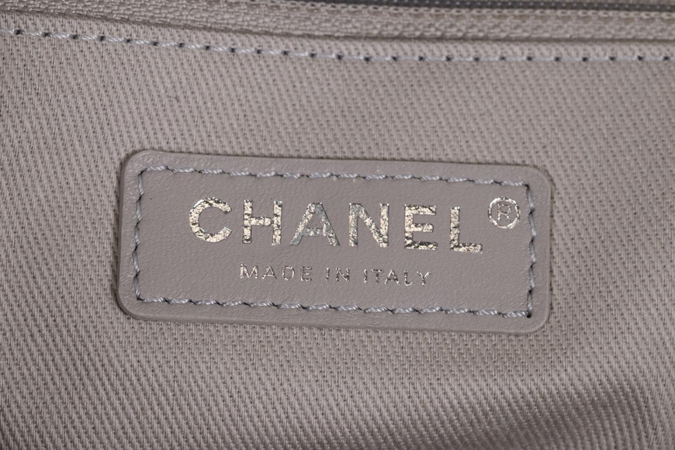Chanel 2018 Deauville Medium Canvas And Leather Tote Bag For Sale 5