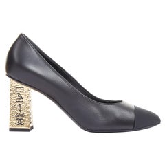 CHANEL 2018 Ägypten Hieroglyphe  Schwarzes Leder Grosgrain Zehenkappe Pumps EU36.5