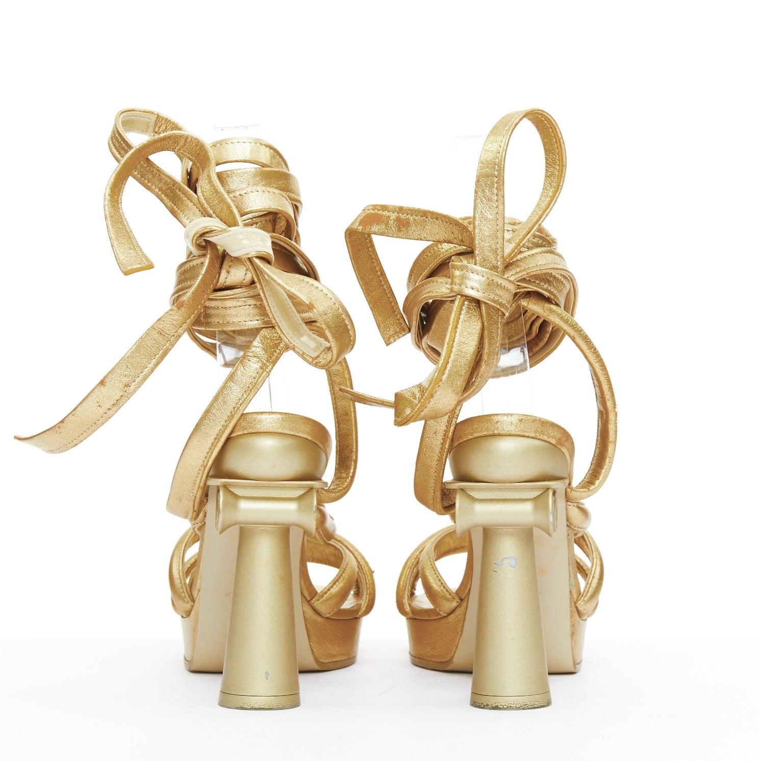 CHANEL 2018 gold Leder römische Säulen architektonische Gladiatorensandalen EU36 Damen im Angebot