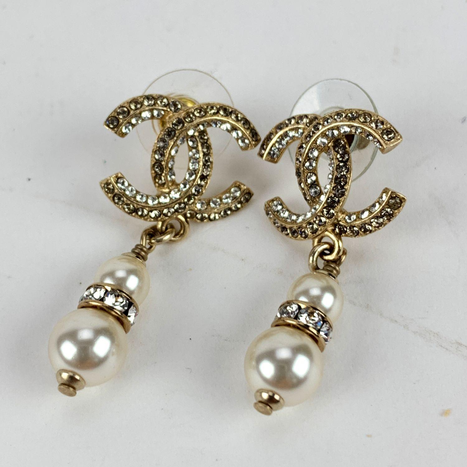 Chanel 2018 Gold Metal CC Logo Screw Back Dangle Earrings In Excellent Condition In Rome, Rome