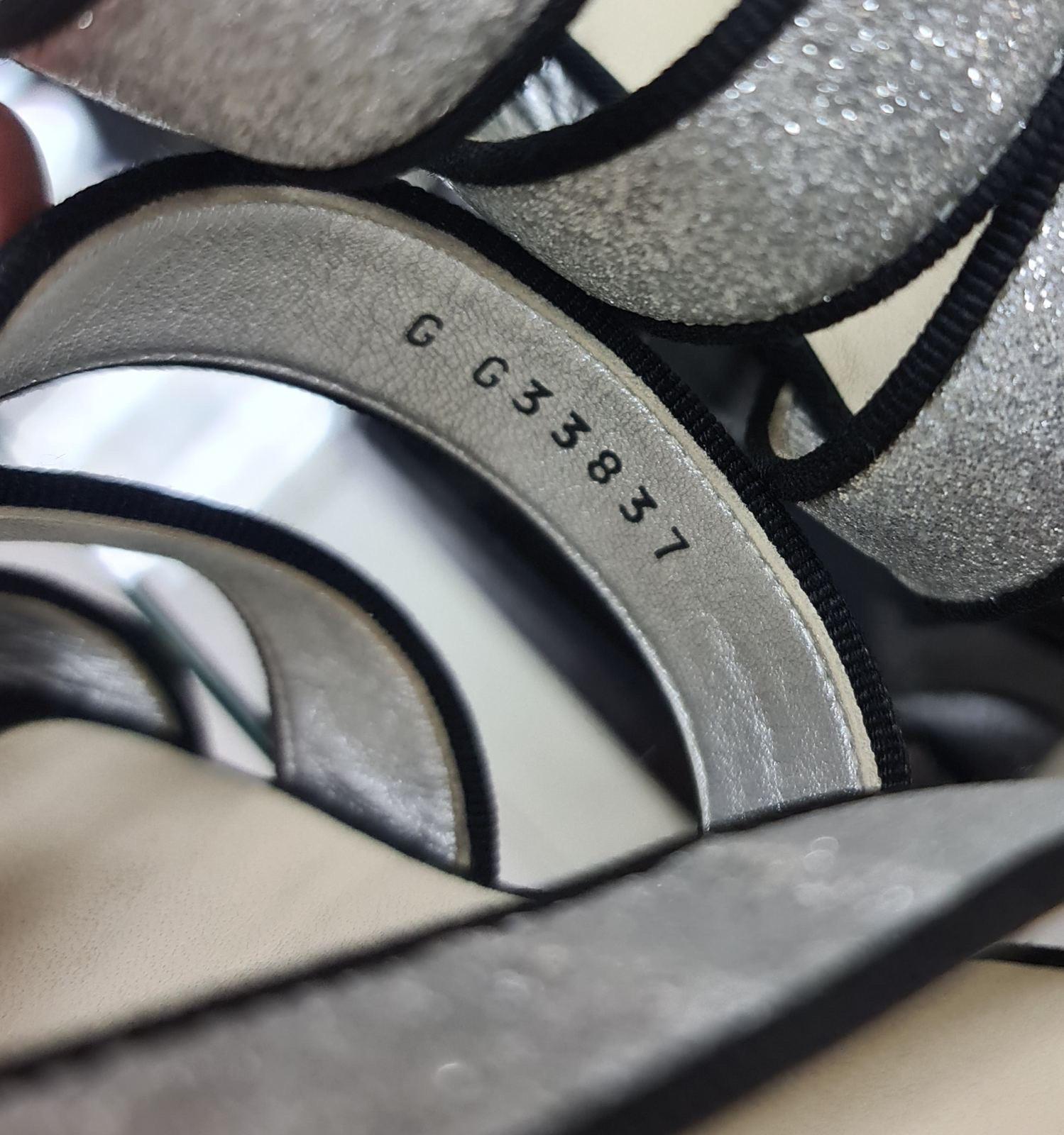 Chanel 2018 Ineinandergreifende CC Logo Sandalen Mules im Angebot 7