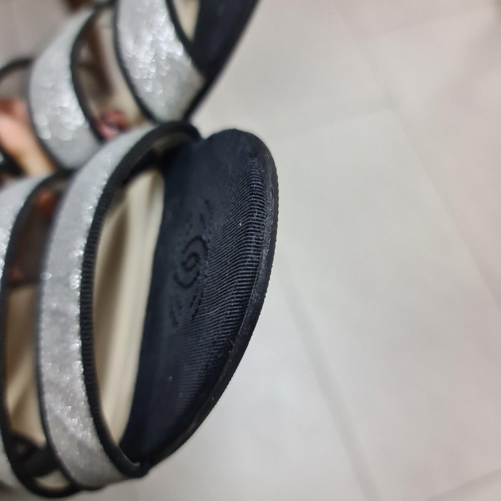 Chanel 2018 Ineinandergreifende CC Logo Sandalen Mules im Angebot 3