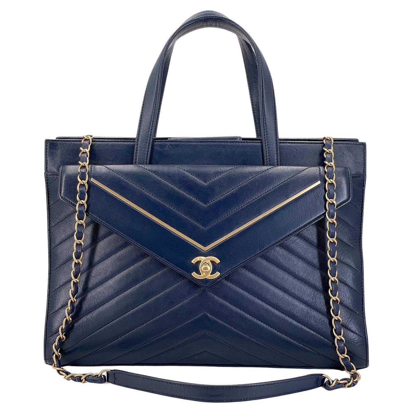Does Chanel have a tote bag?