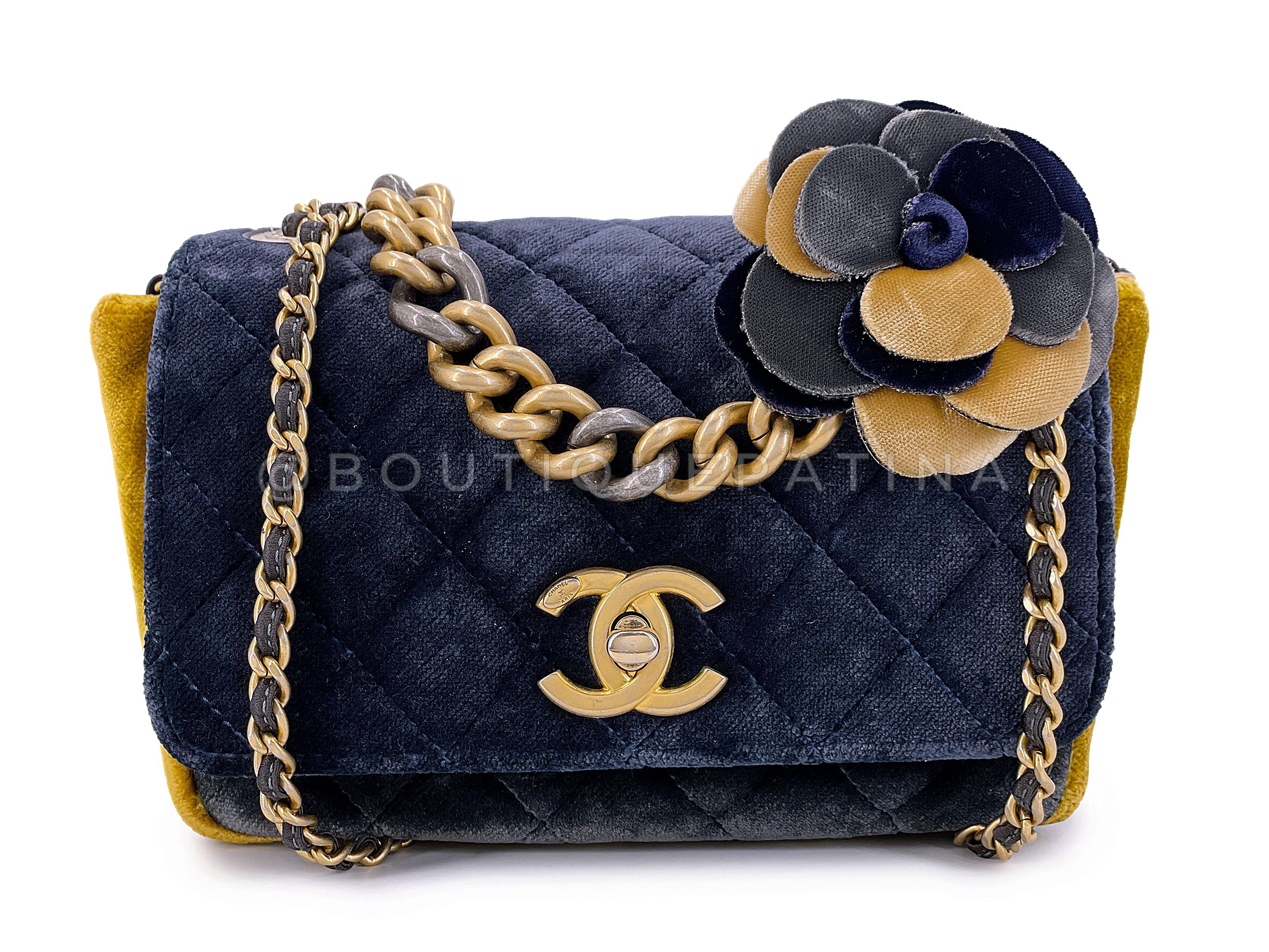 Store item: 67942
This Chanel 2018 Paris-Cosmopolite Métiers d'Art Velvet Mini Flap Bag is a limited edition piece in a rare velvet with chunky two-tone hardware and separate velvet card case with pearl button. 

For 20 years, Boutique Patina has