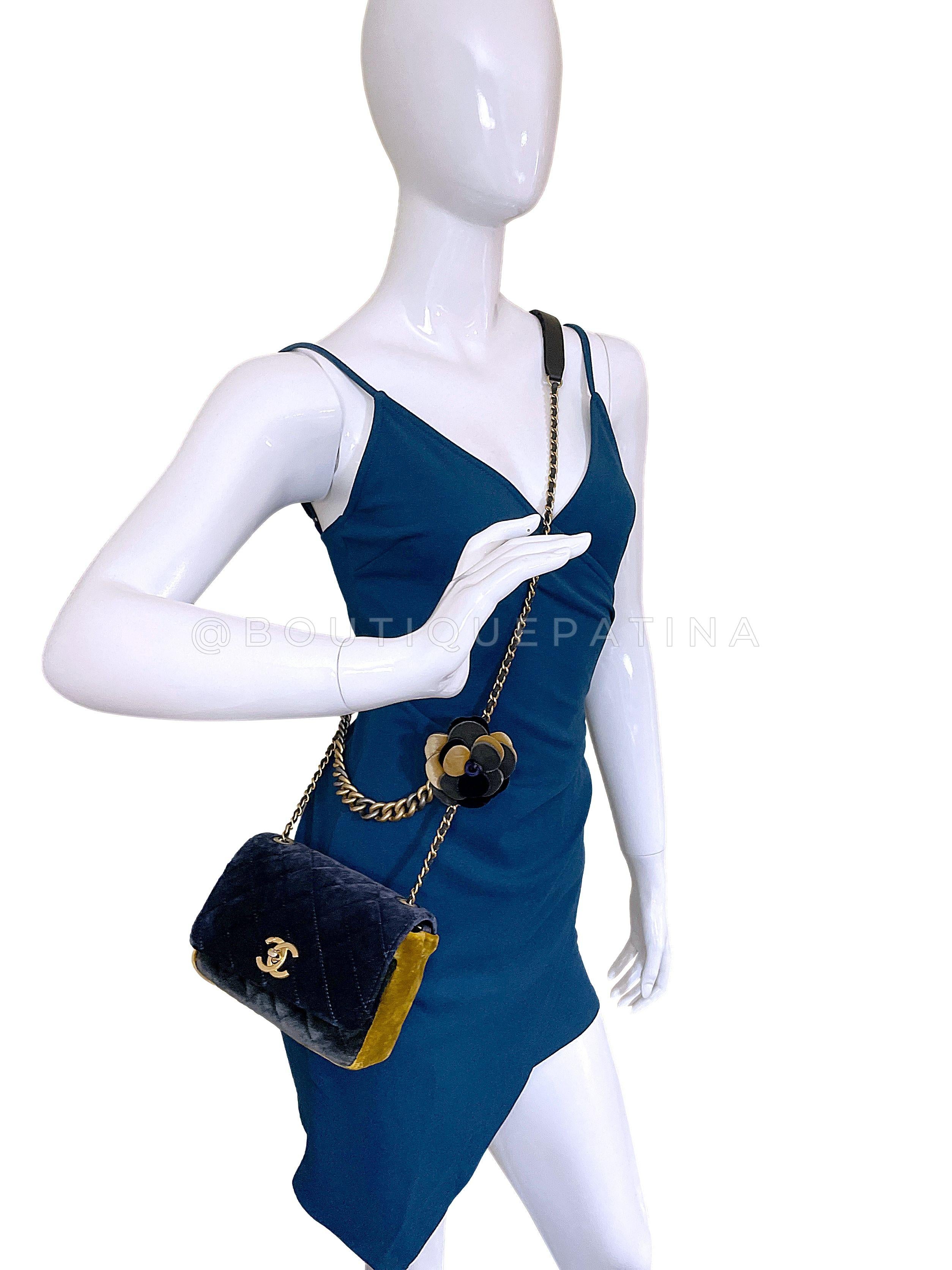 Chanel 2018 Paris-Cosmopolite Métiers d'Art Velvet Mini Flap Bag 67942 For Sale 16