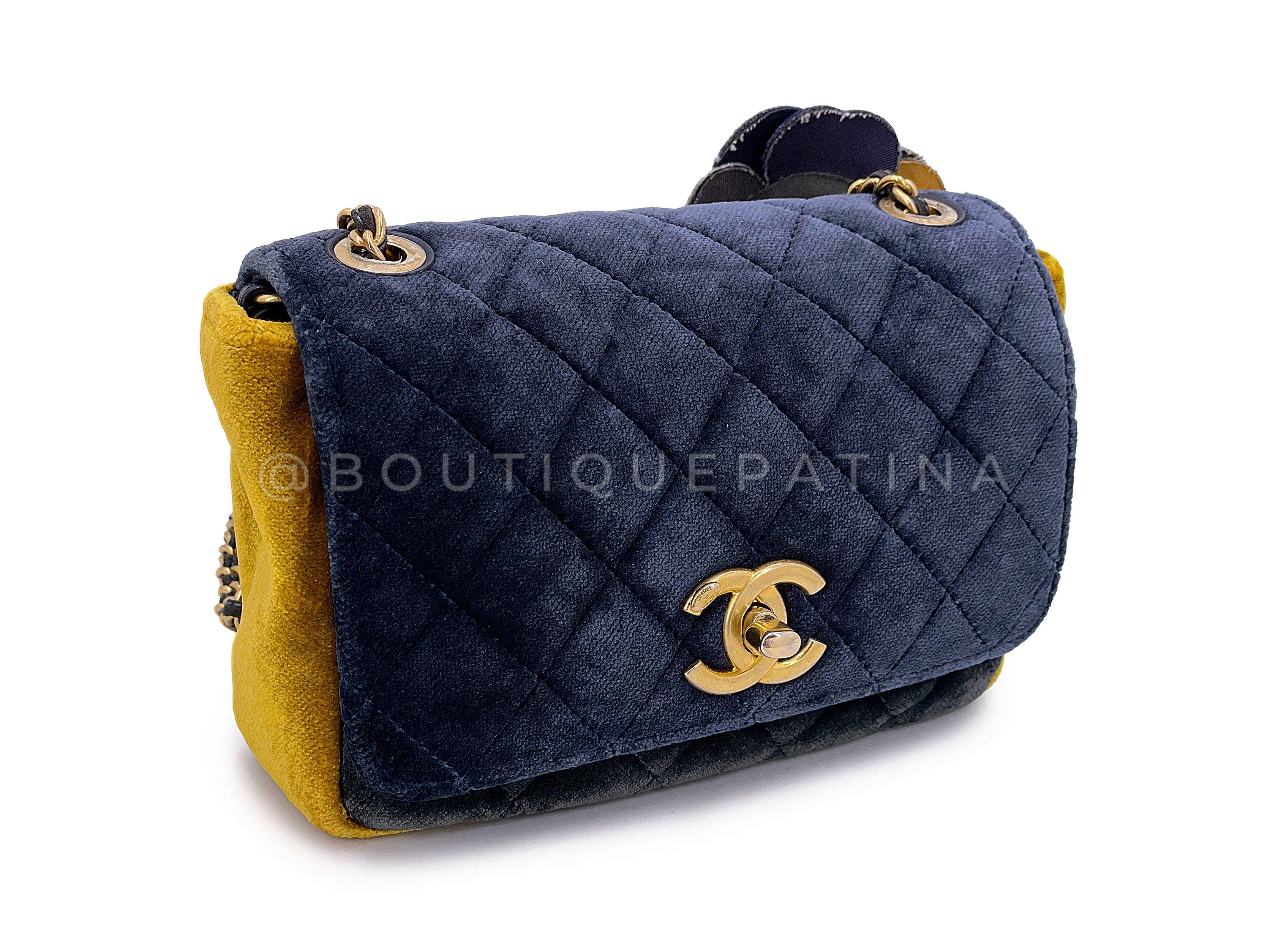 Women's Chanel 2018 Paris-Cosmopolite Métiers d'Art Velvet Mini Flap Bag 67942 For Sale