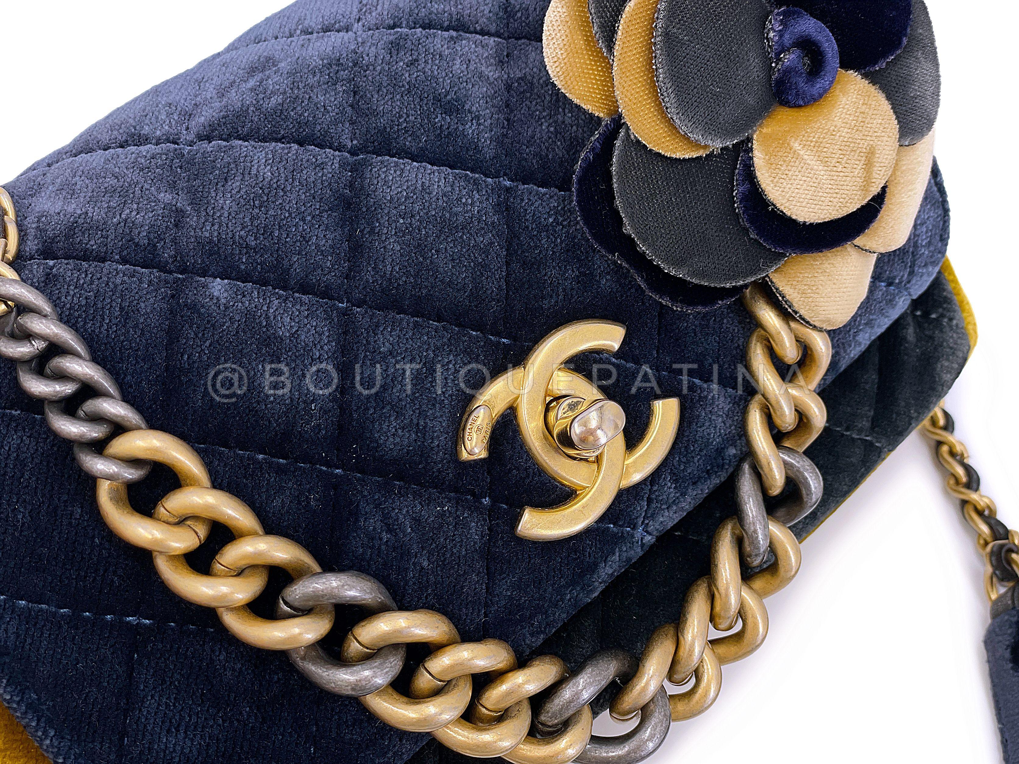 Chanel 2018 Paris-Cosmopolite Métiers d'Art Velvet Mini Flap Bag 67942 For Sale 5
