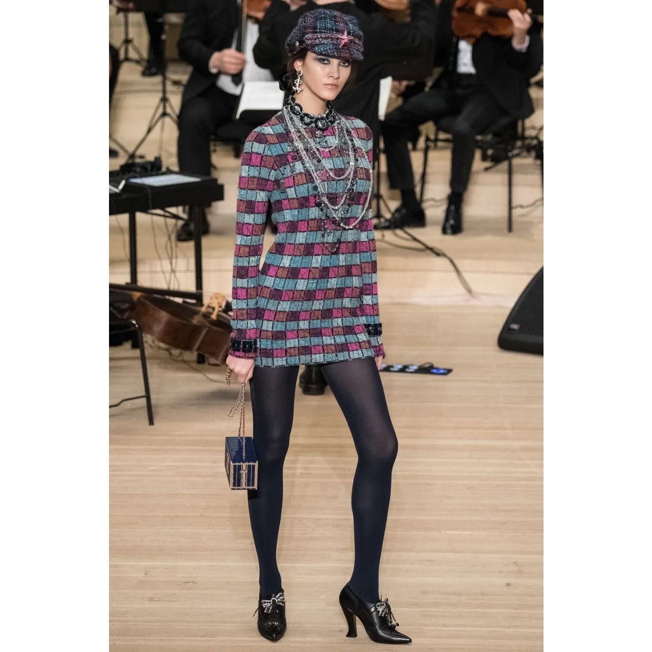 Chanel 2018 Paris-Hamburg Bleu Pull à col roulé rayé Sz.38 en vente 1