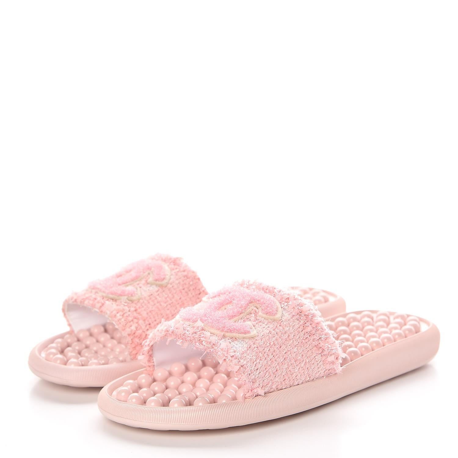 Chanel 2018 Seltene rosa Tweed Sommersandalen Pool Slides Größe 40 oder 10 im Zustand „Hervorragend“ im Angebot in Miami, FL