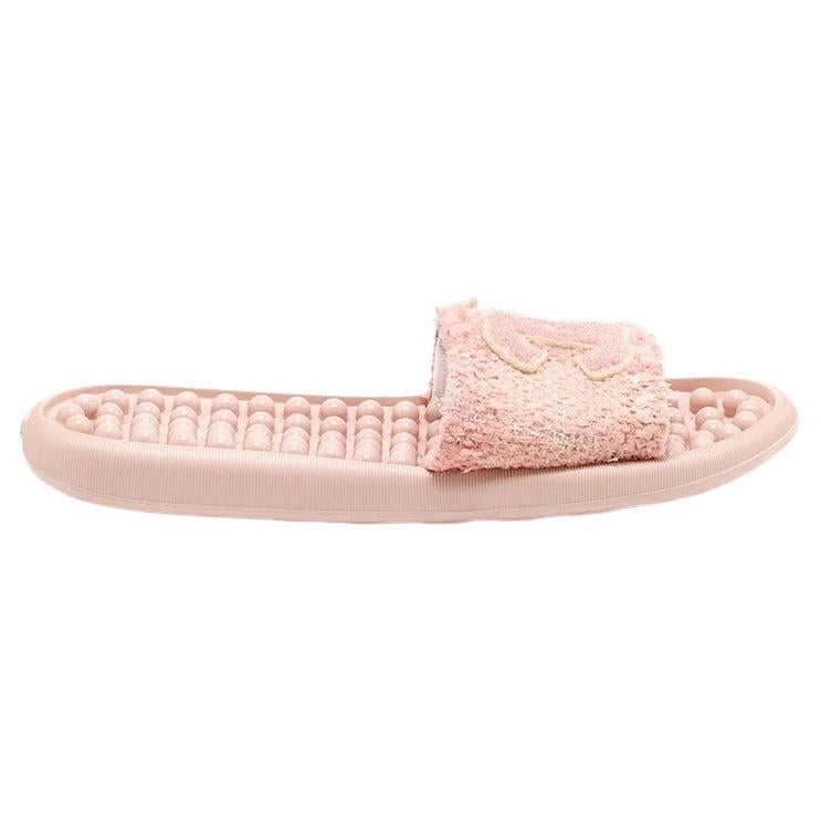 Chanel 2018 Seltene rosa Tweed Sommersandalen Pool Slides Größe 40 oder 10 Damen im Angebot