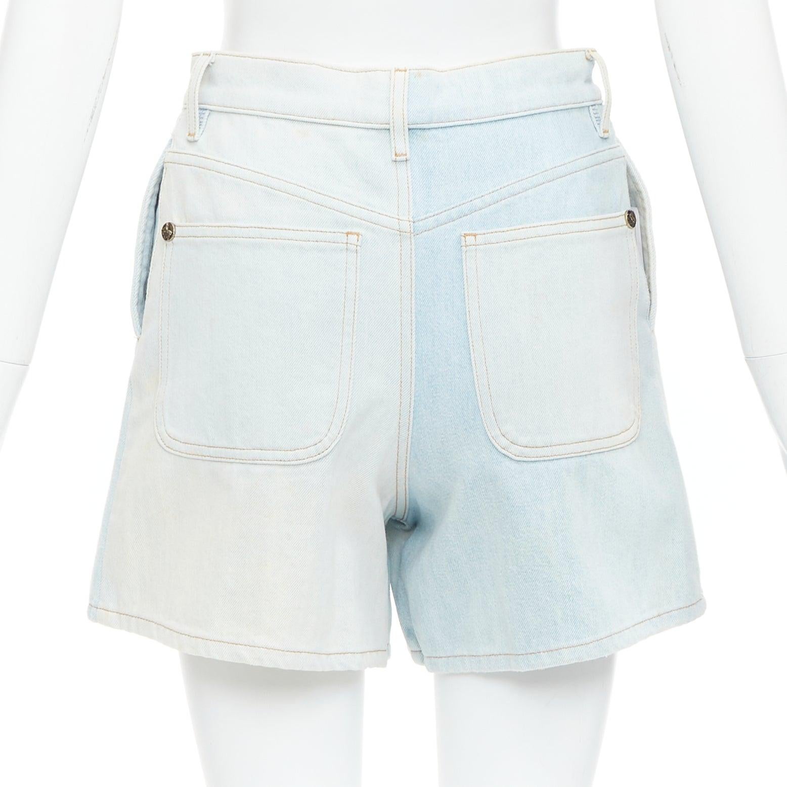 Donna Chanel 2018 Pantaloncini con bottoni di cavallo in denim lavato blu chiaro FR34 XS in vendita