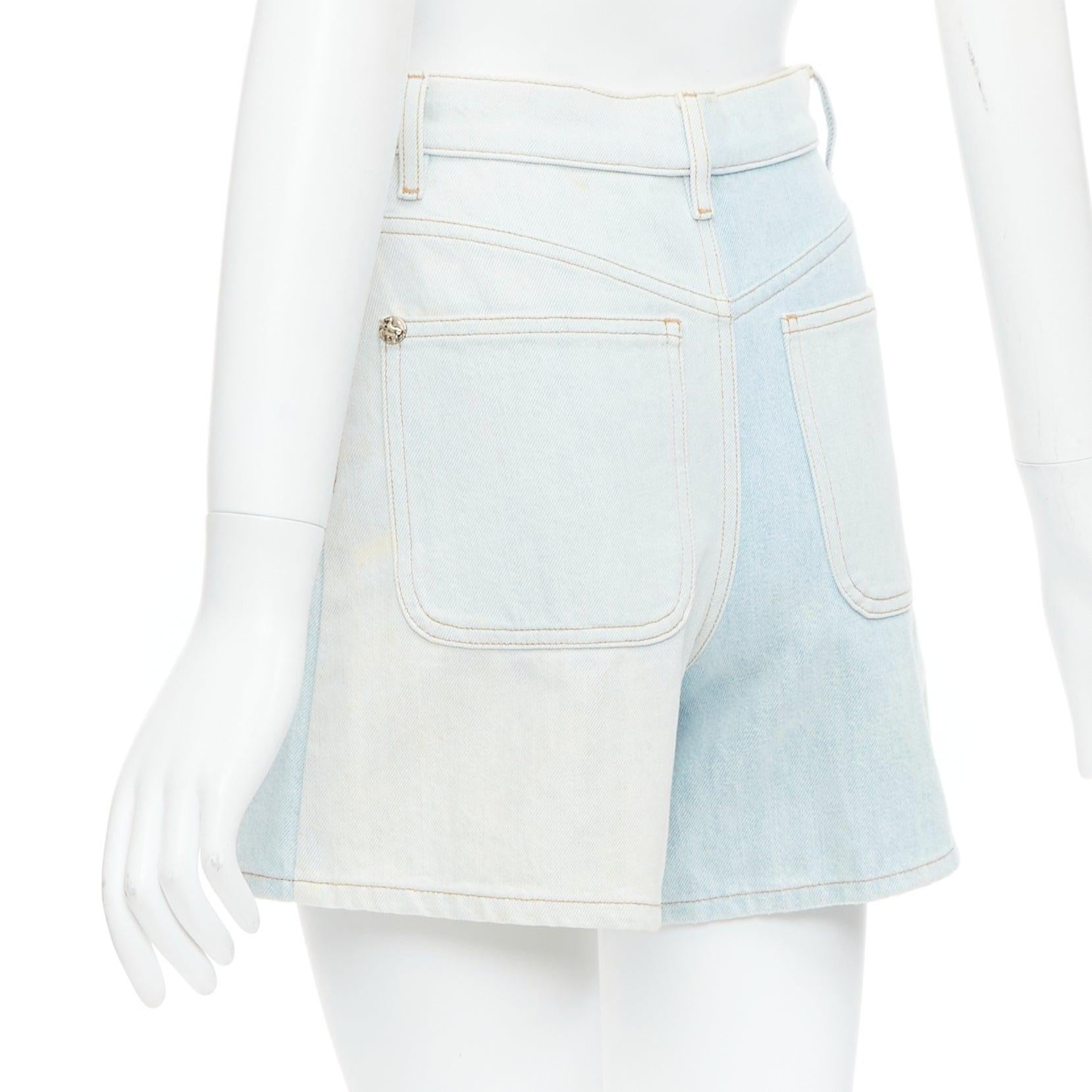 Chanel 2018 Pantaloncini con bottoni di cavallo in denim lavato blu chiaro FR34 XS in vendita 1