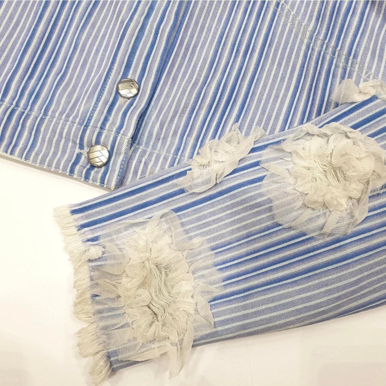 Chanel 2018 Gestreifte Jeansjacke, Größe 46 (Grau) im Angebot