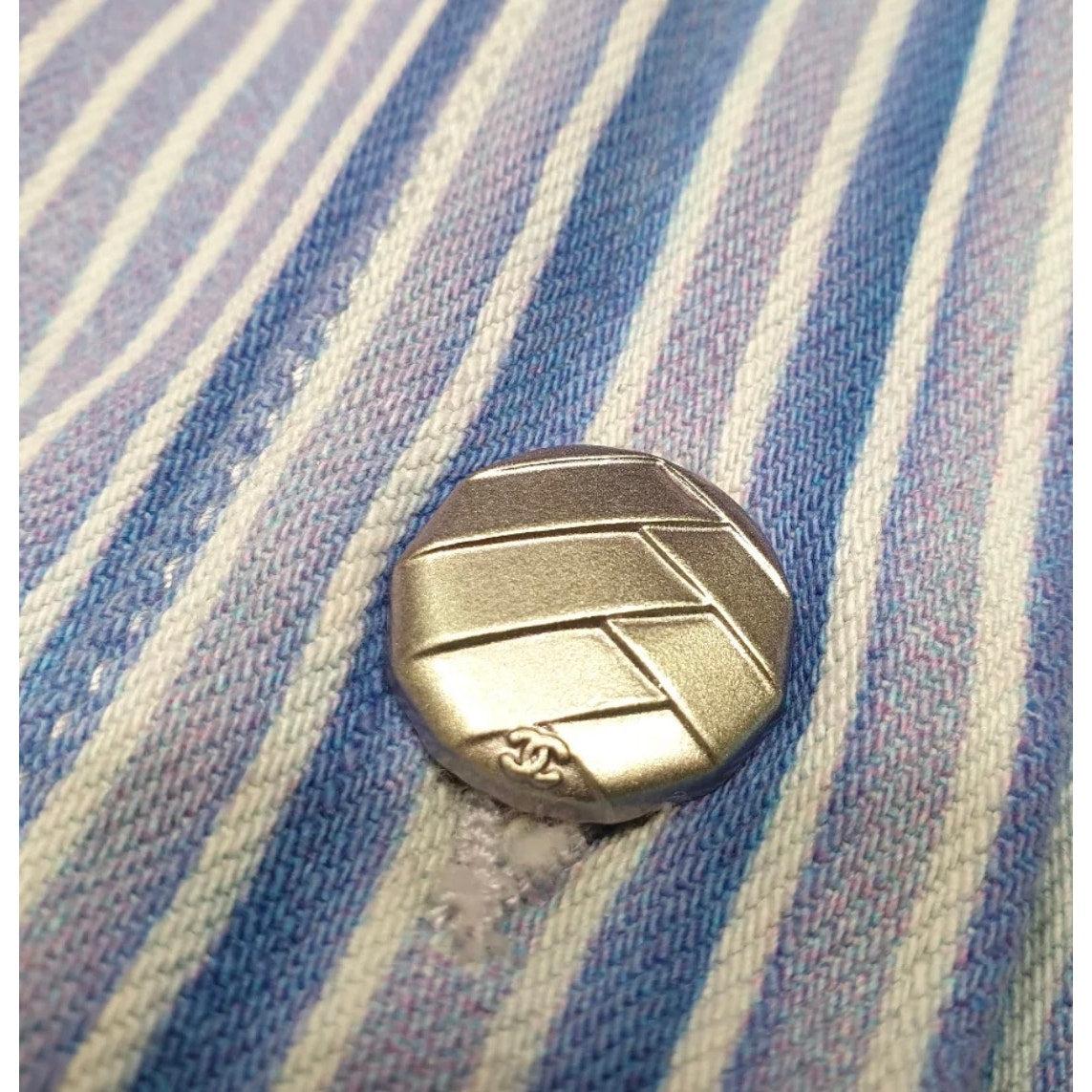 Chanel 2018 Gestreifte Jeansjacke, Größe 46 im Zustand „Hervorragend“ im Angebot in Krakow, PL