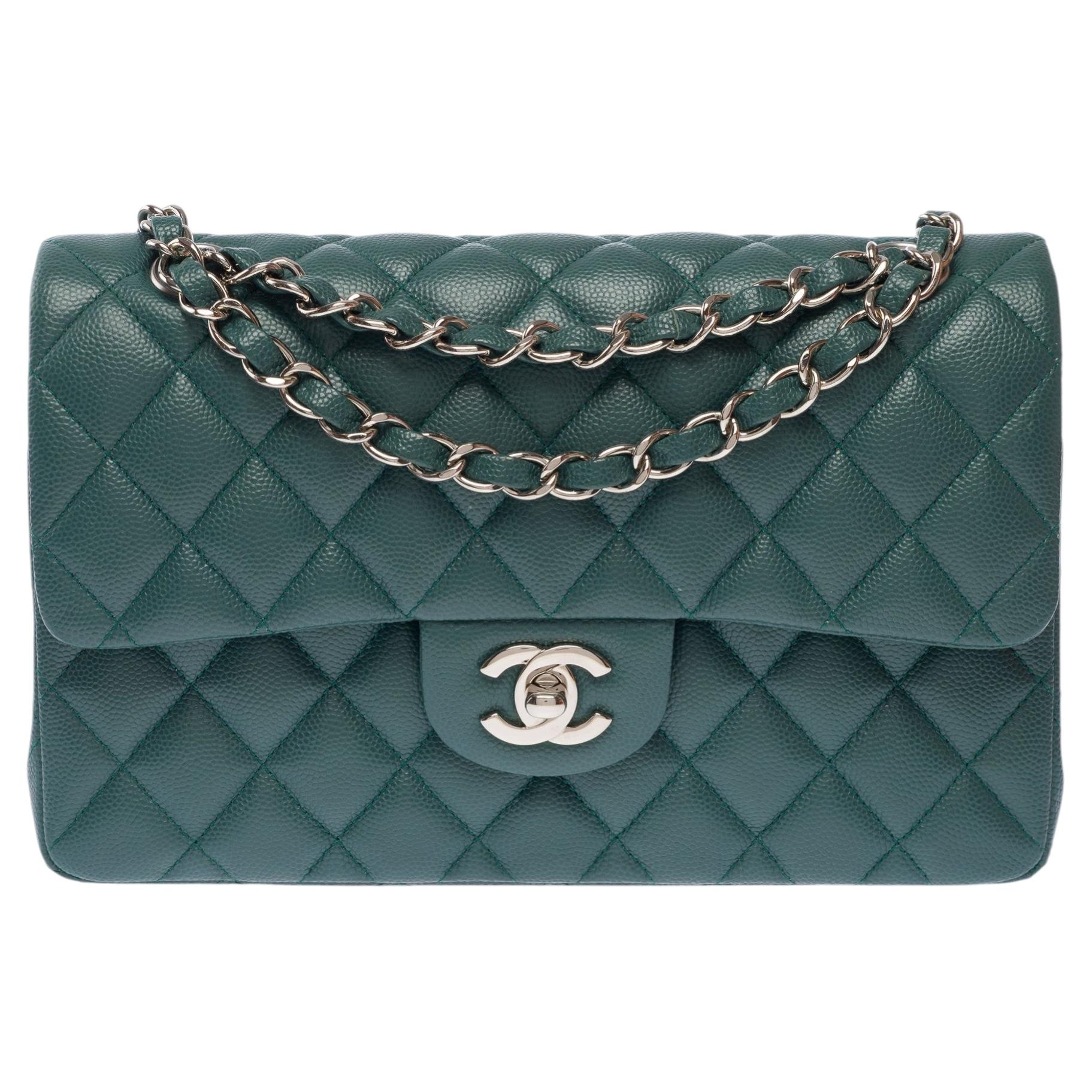 Sac Chanel 2018 « Timeless Green » en cuir Caviar matelassé, à double rabat