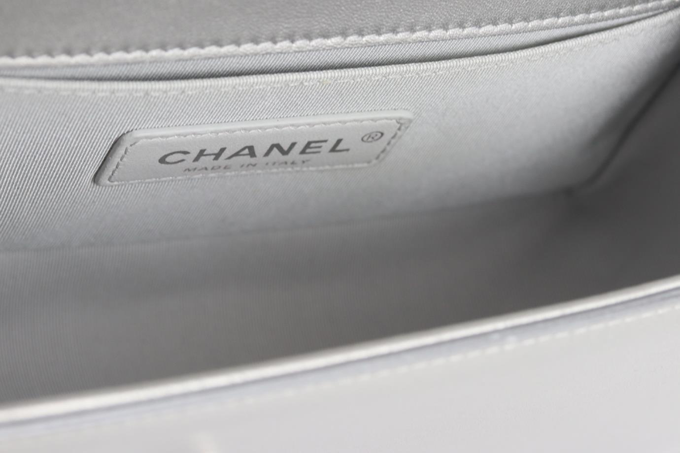 Chanel 2018 Water Boy Umhängetasche aus gestepptem Pvc und Leder im Angebot 4