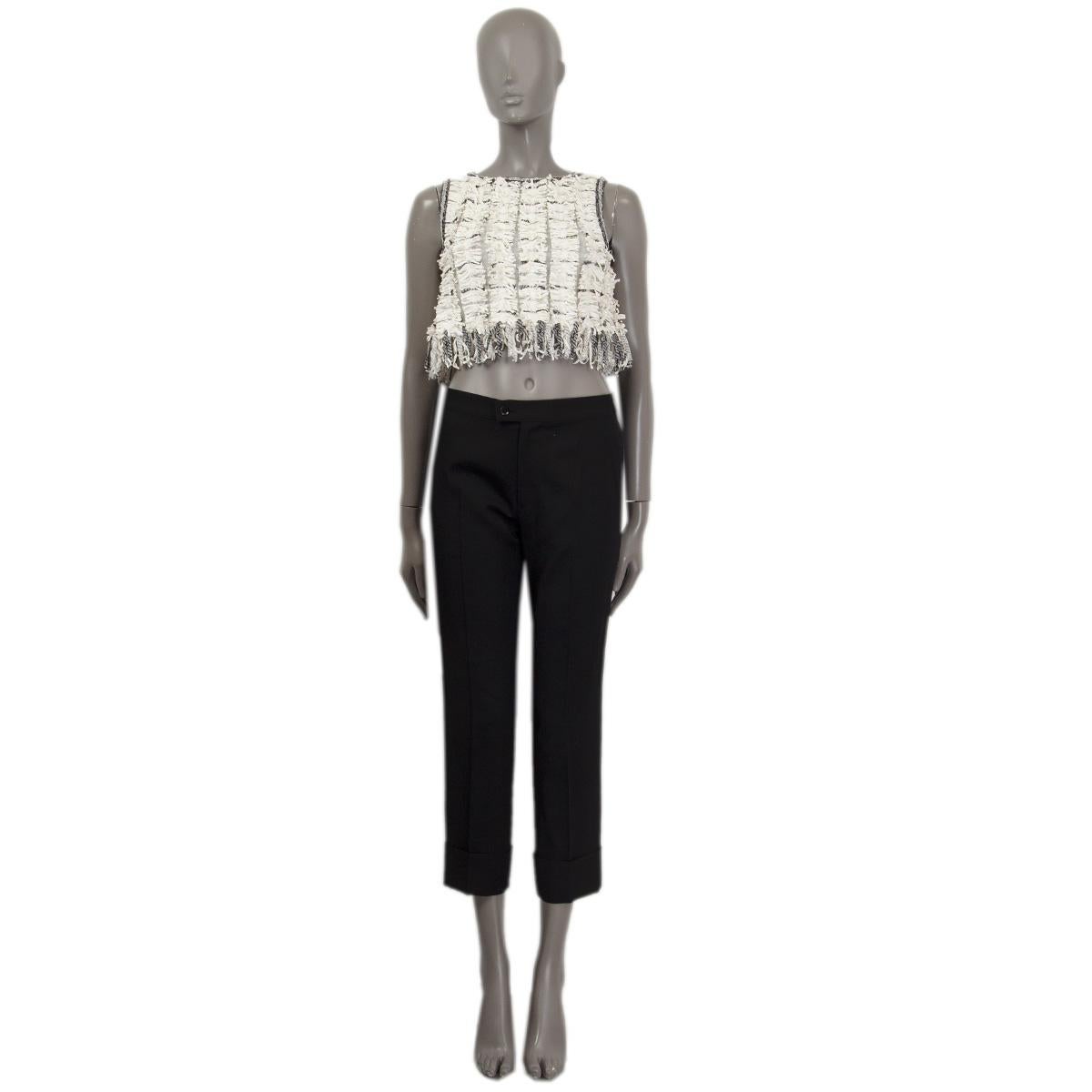 100% authentic Chanel cropped top from Spring 2018 in white and black cotton (38%) viscose (35%) polyurethane (21%) polyamide (5%) silk (1%). With fringes all over, sleeveless, knitted hem along the sleeves and collar, elastic fabric, finished off