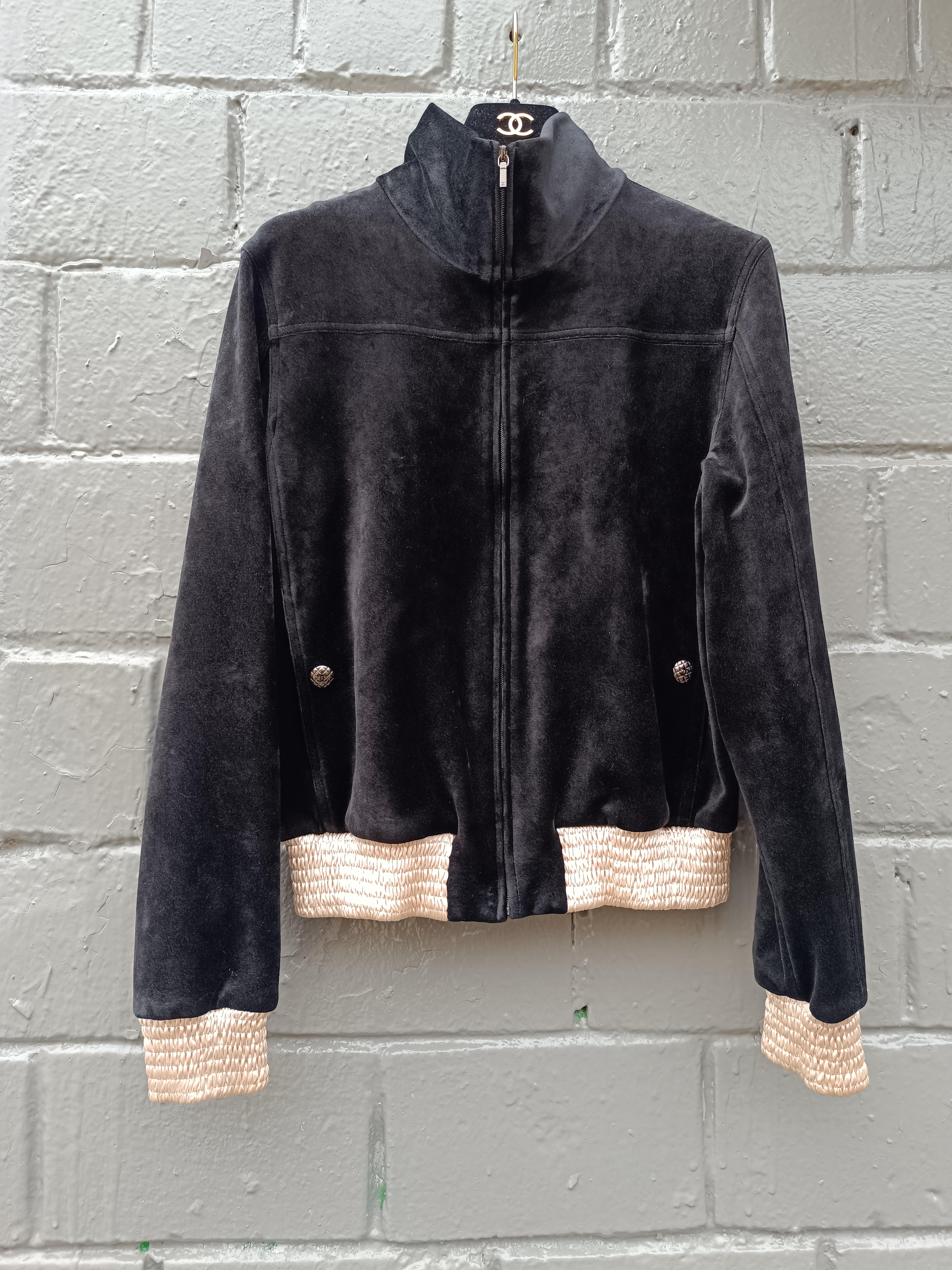 Chanel 2018 Chaqueta bomber con cremallera para mujer Deportiva chic de terciopelo en venta 3
