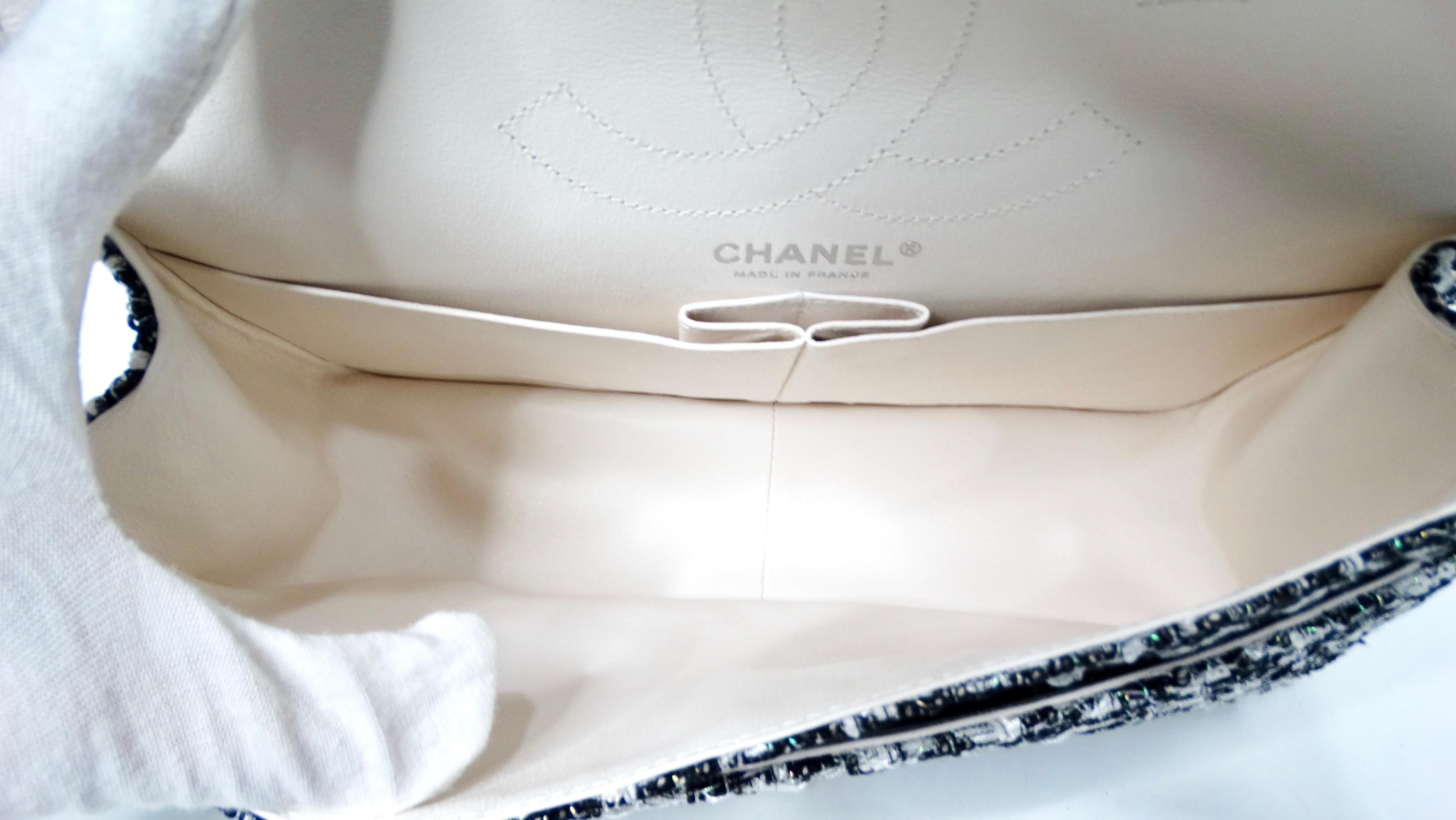 Chanel 2019 2.55 Black & White Tweed Iridescent 226 Reissue Double-Flap Bag For Sale 10