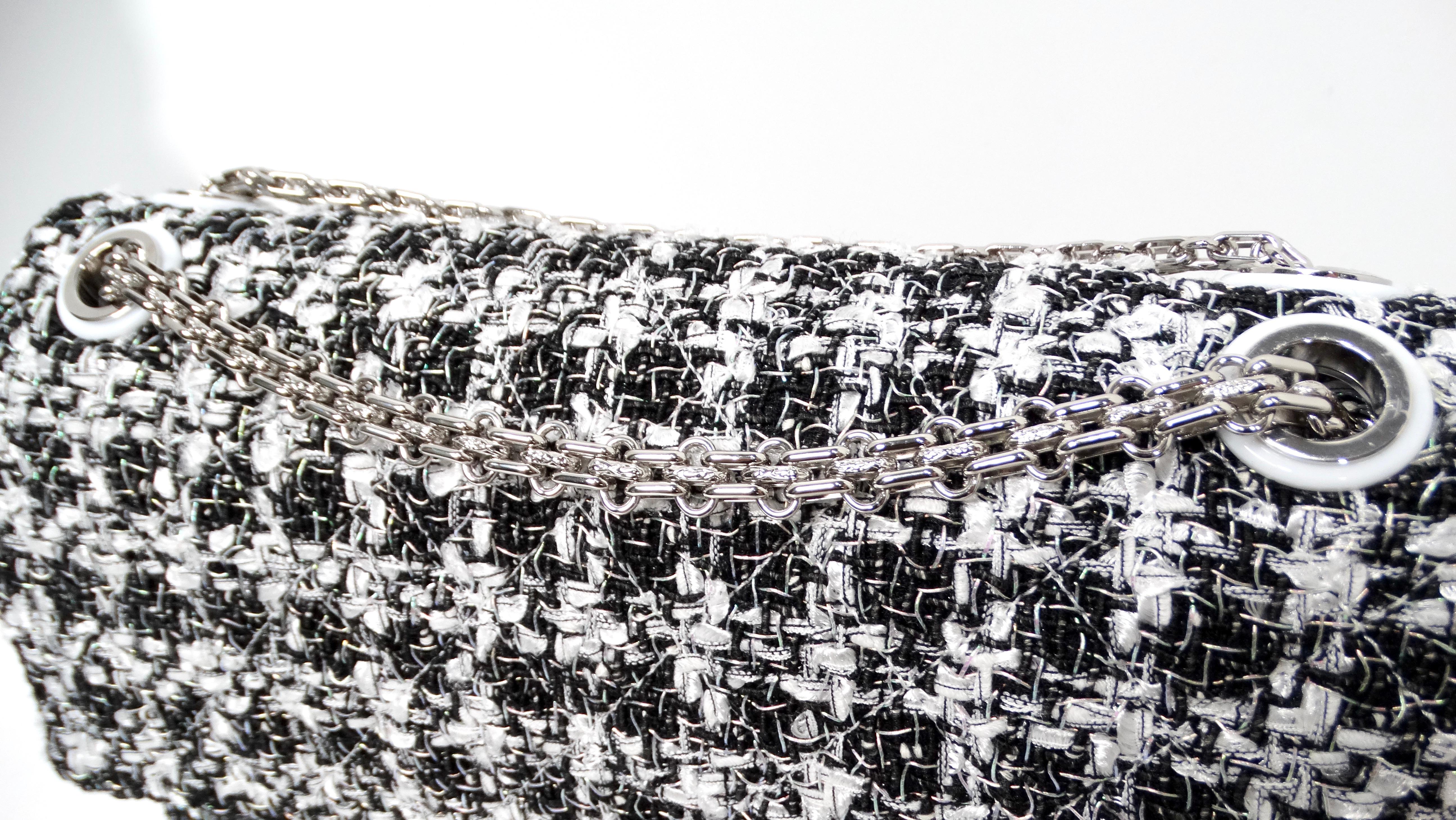 Women's or Men's Chanel 2019 2.55 Black & White Tweed Iridescent 226 Reissue Double-Flap Bag For Sale