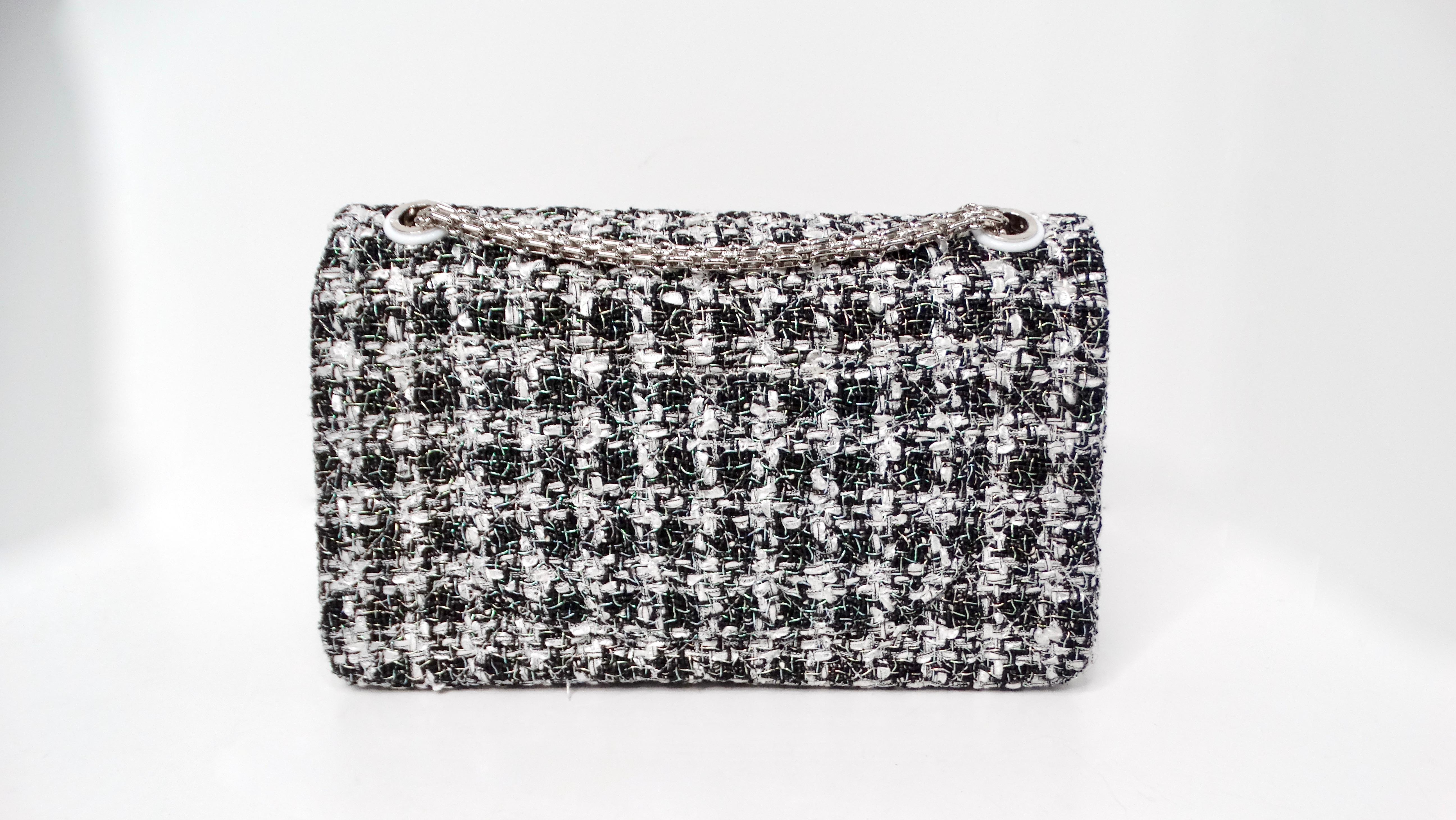 Chanel 2019 2.55 Black & White Tweed Iridescent 226 Reissue Double-Flap Bag For Sale 2