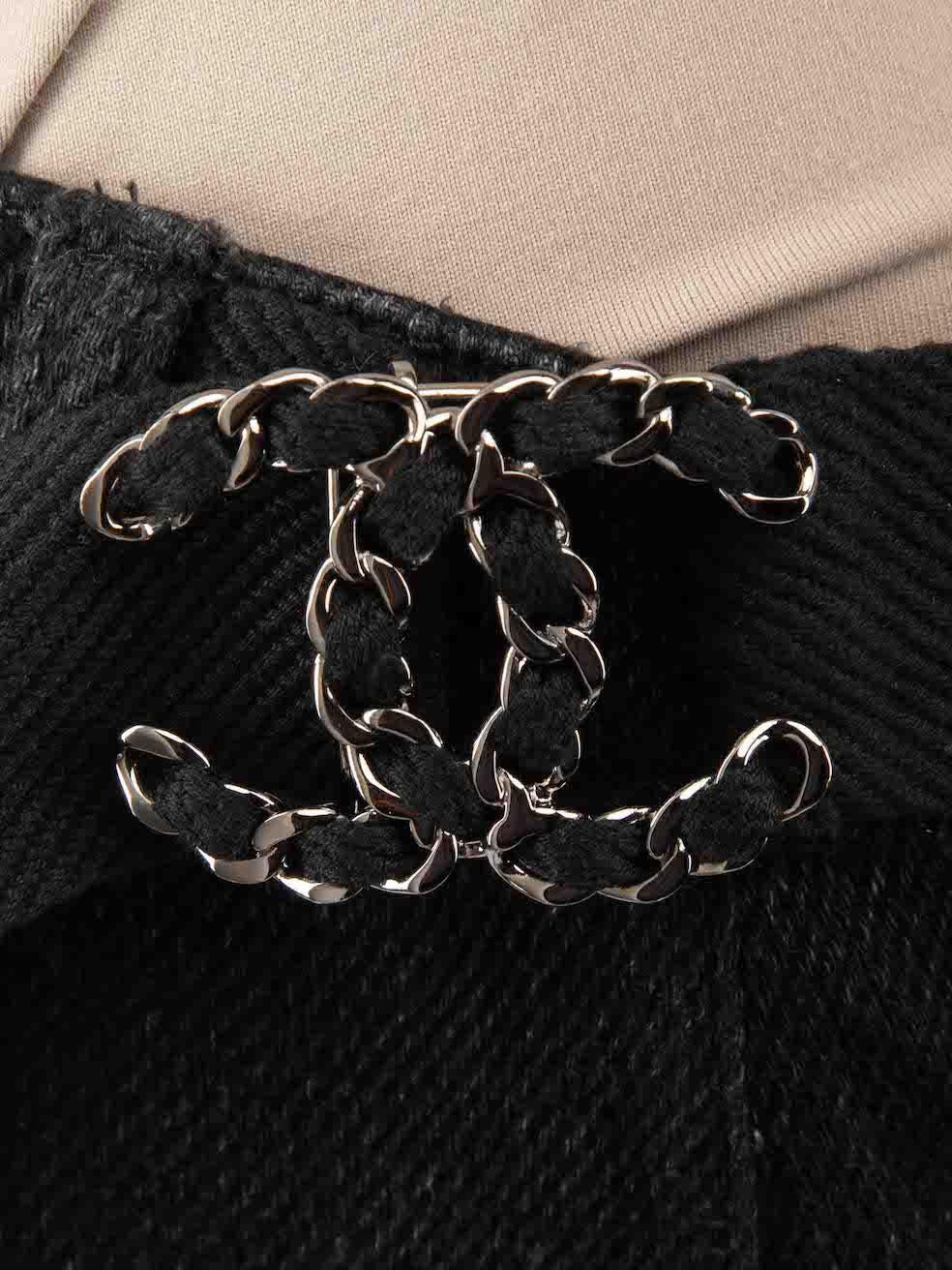 Women's Chanel 2019 Black Denim CC Buckle Cargo Jeans Size L For Sale