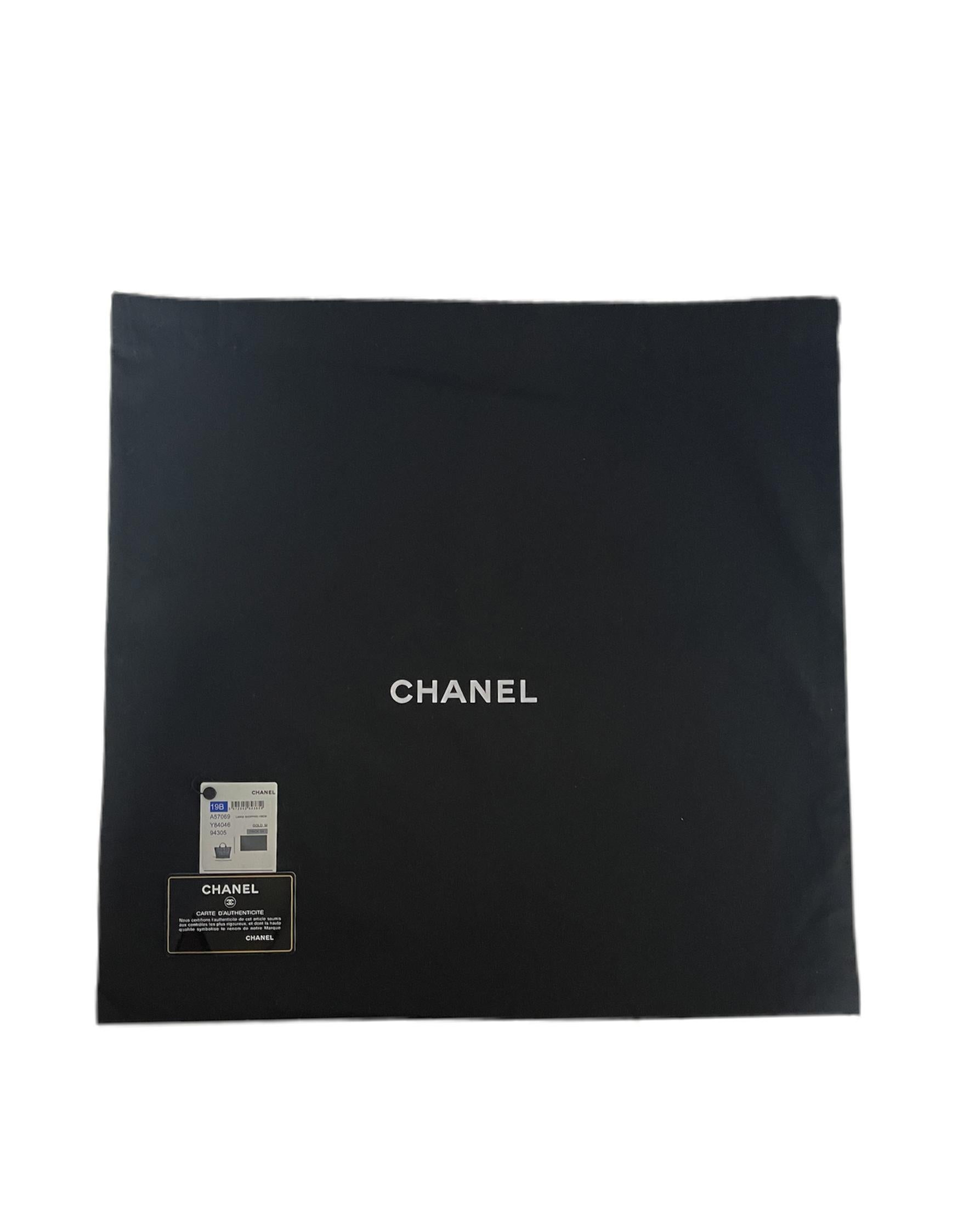 Chanel 2019 Black/Gold Caviar Leather Studded Small Deauville Tote Bag 4