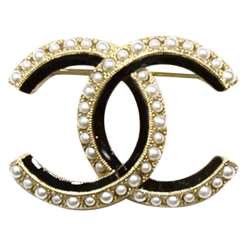 Vintage Chanel Brooches 301 For Sale at 1stdibs