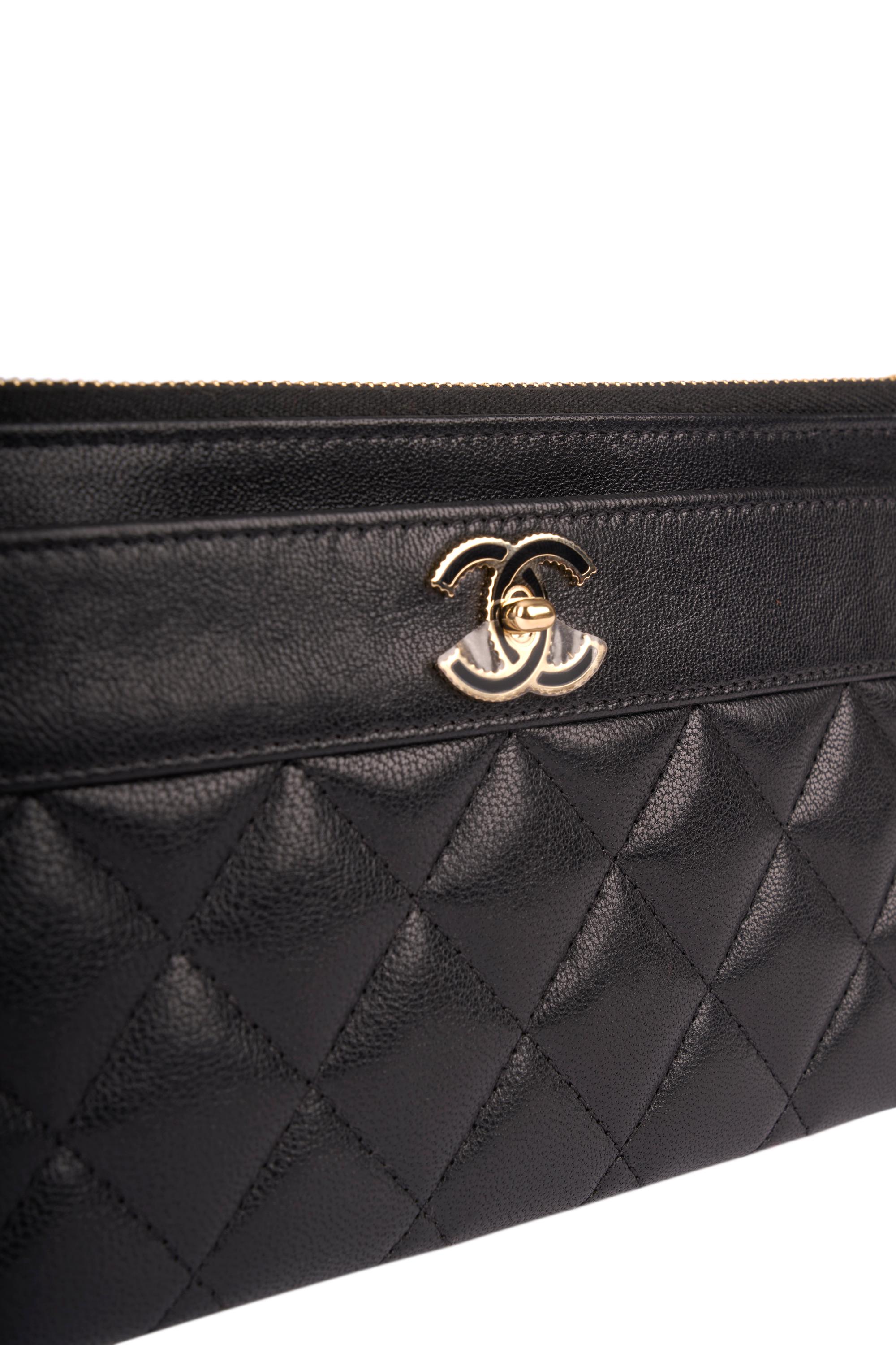 Chanel circa 2019 leather black large zip card holder. 
Features a black quilted leather pattern, gold and black CC front logo hardware. Front pocket with three ​cards compartments. Inner three cards compartments, fastens with a gold zipper.
