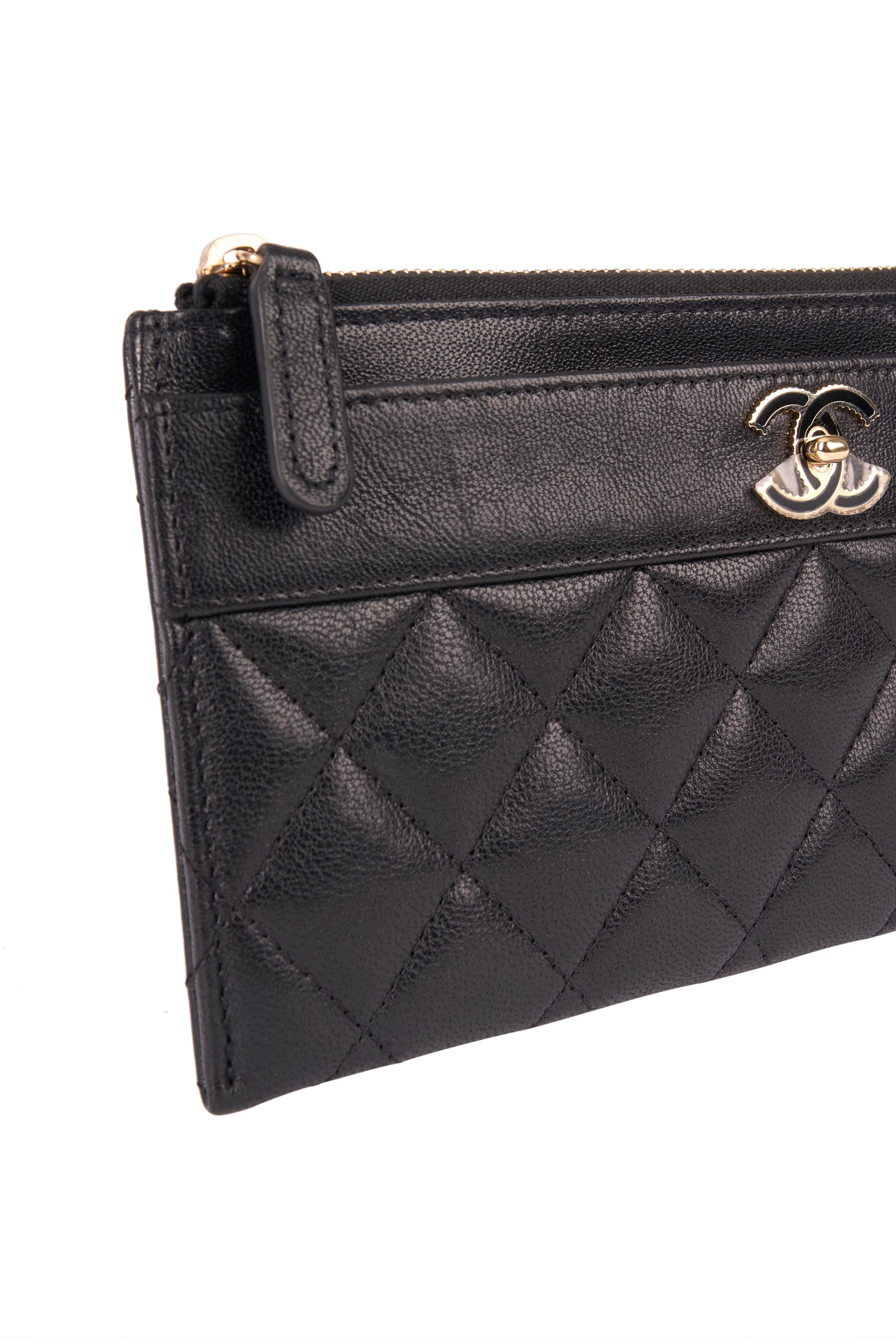Chanel 2019 Black Leather Large Flap Quilted Card Holder In Excellent Condition For Sale In London, GB