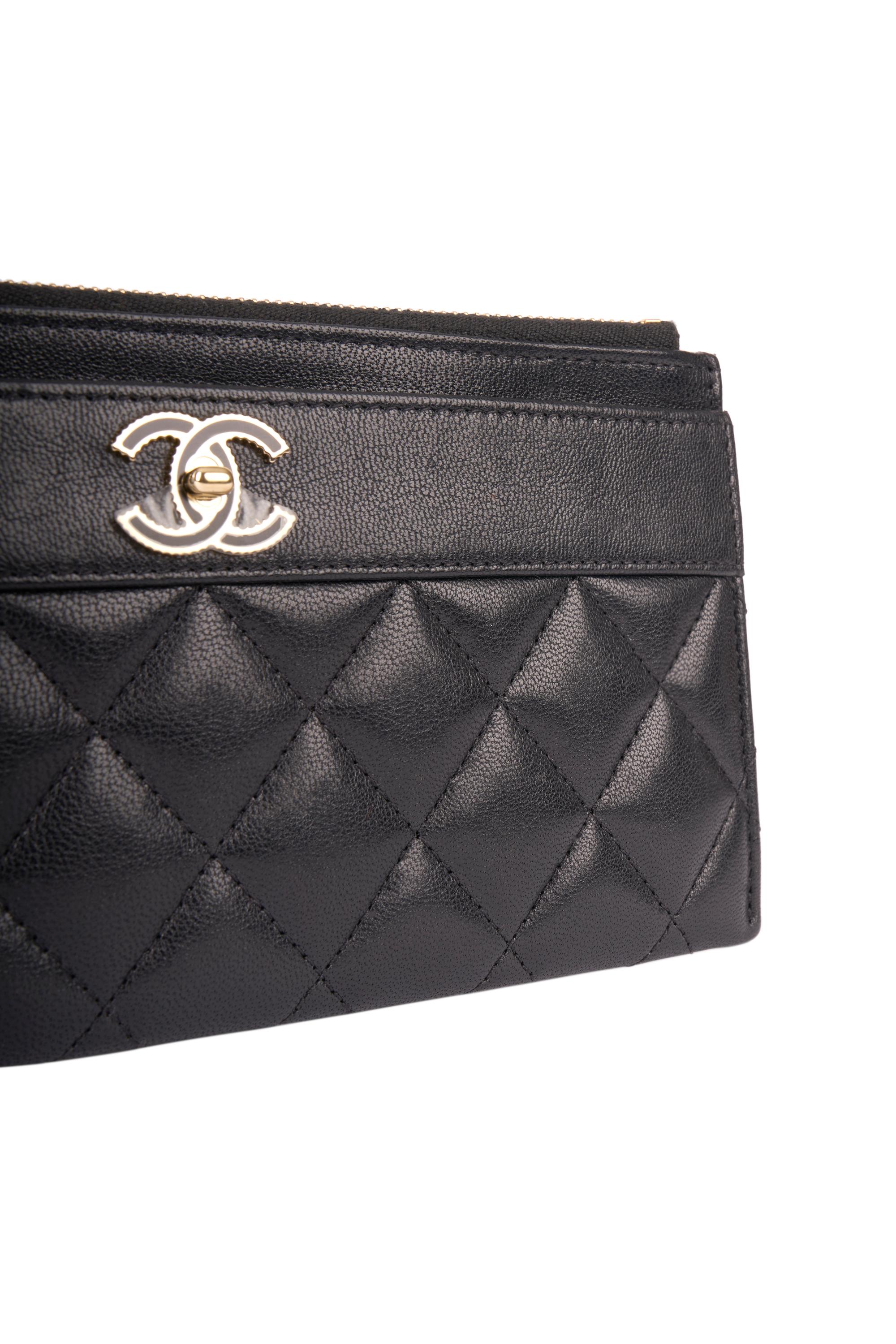 Women's or Men's Chanel 2019 Black Leather Large Flap Quilted Card Holder For Sale