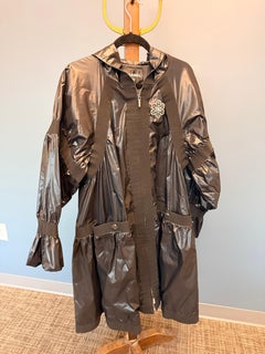 Chanel 2019 Parka negra oversize de nailon con capucha y aplique