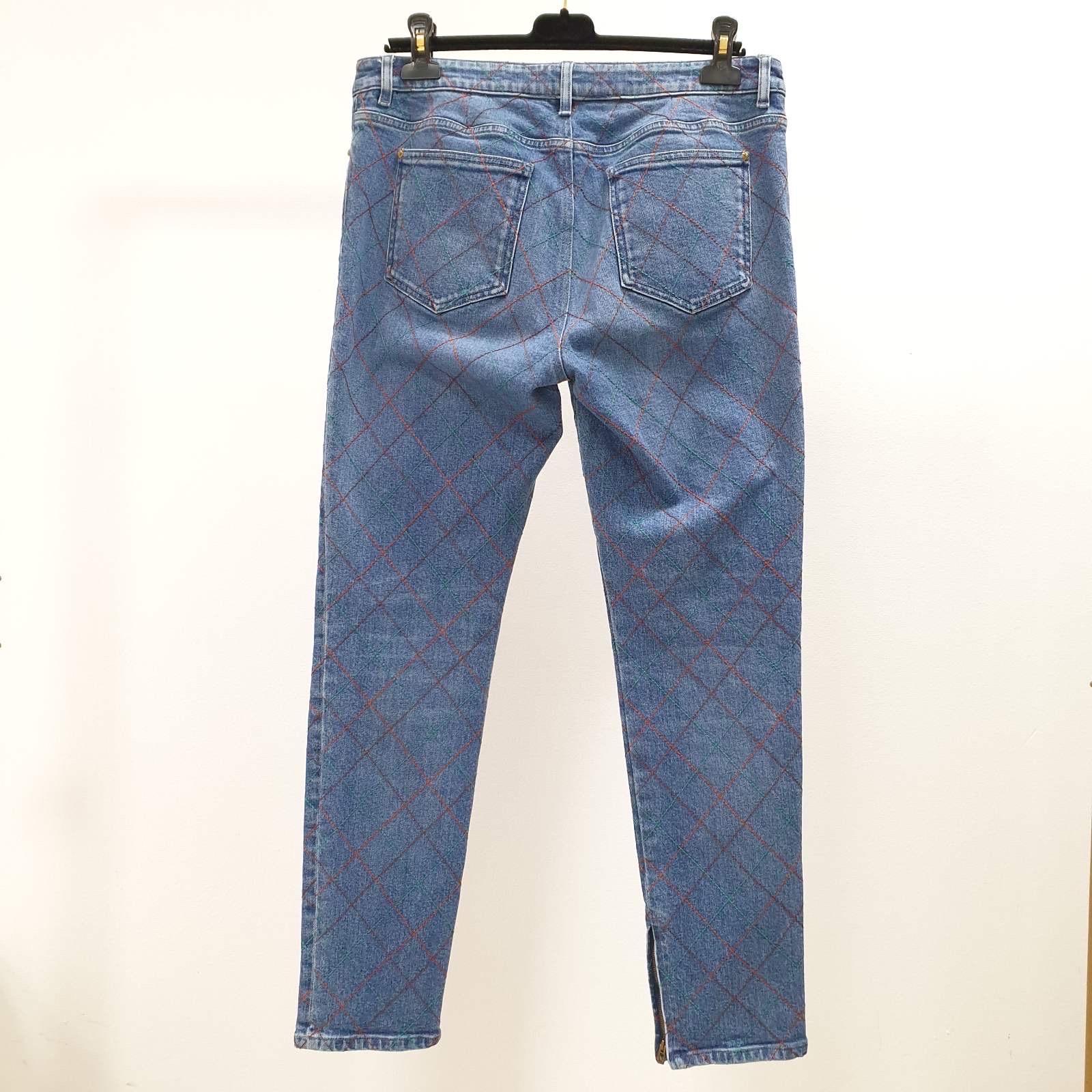 Timeless classic jeans by CHANEL with back pockets
Perfect fit very comfortable to wear great fit
The most beautiful and coolest golden lion buttons
Zipper at the bottom of the trouser leg
Limited jeans by Chanel no longer on sale, rarely