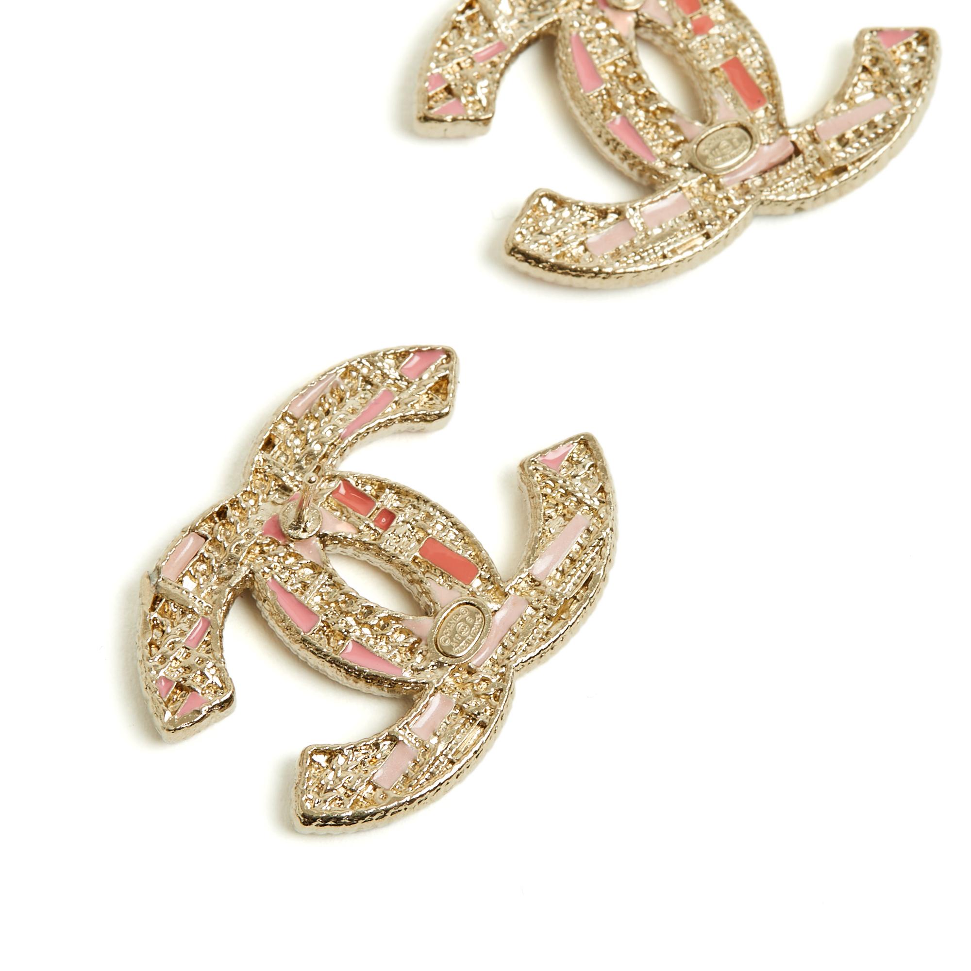 Chanel 2019 Boucles d'oreille Clous doré CC Maxi Golden Pink CC Earrings Studs In Excellent Condition In PARIS, FR