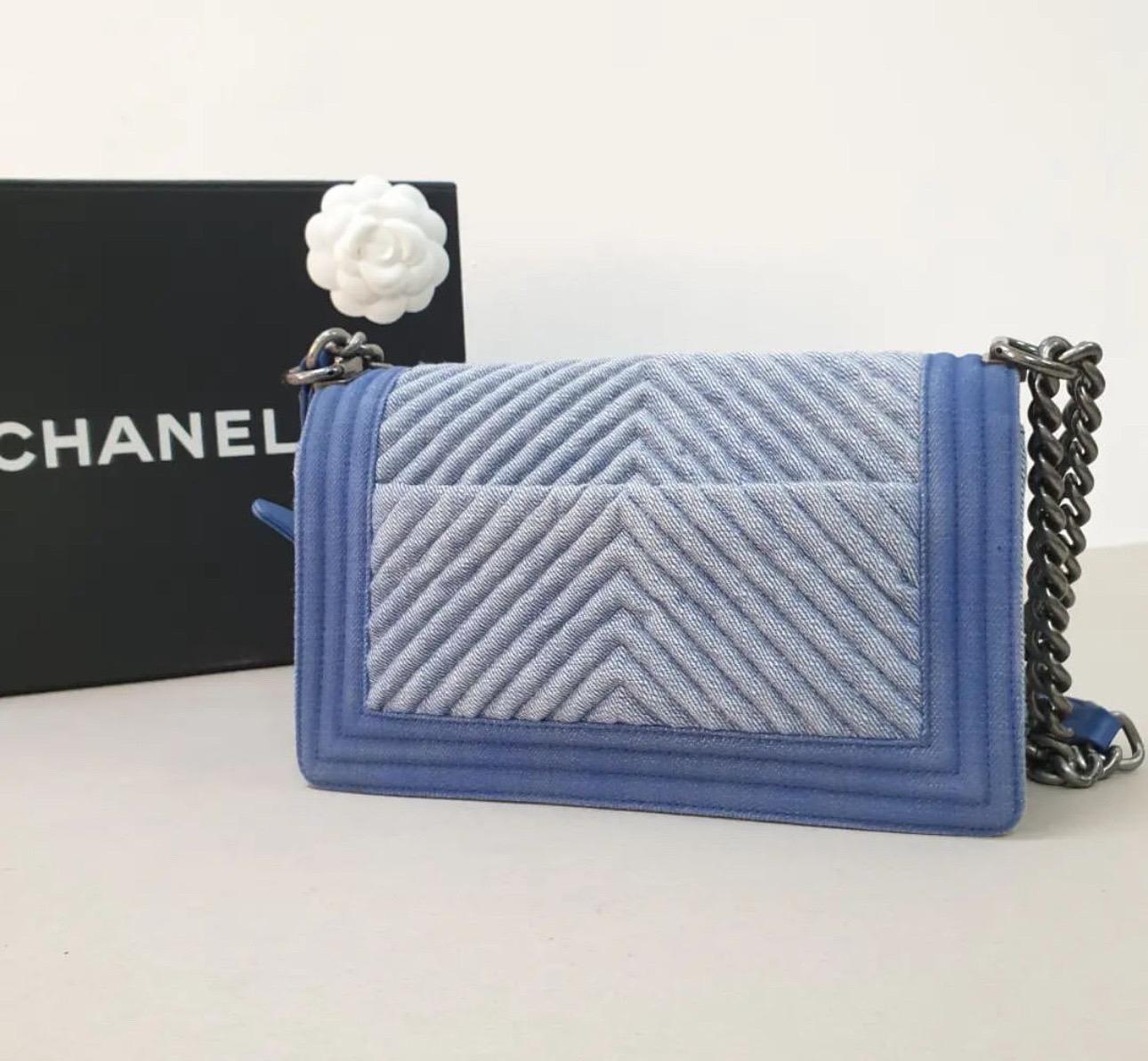 Chanel 2019 Boy Denim Chevron Bag Pour hommes en vente