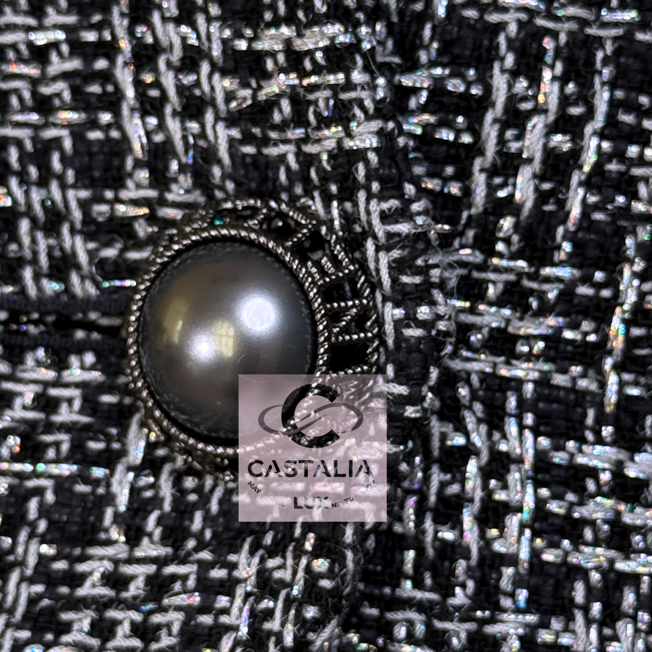 Chanel 2019 CC Bottoni di Perla Giacca in Tweed Nero 42 FR in vendita 5