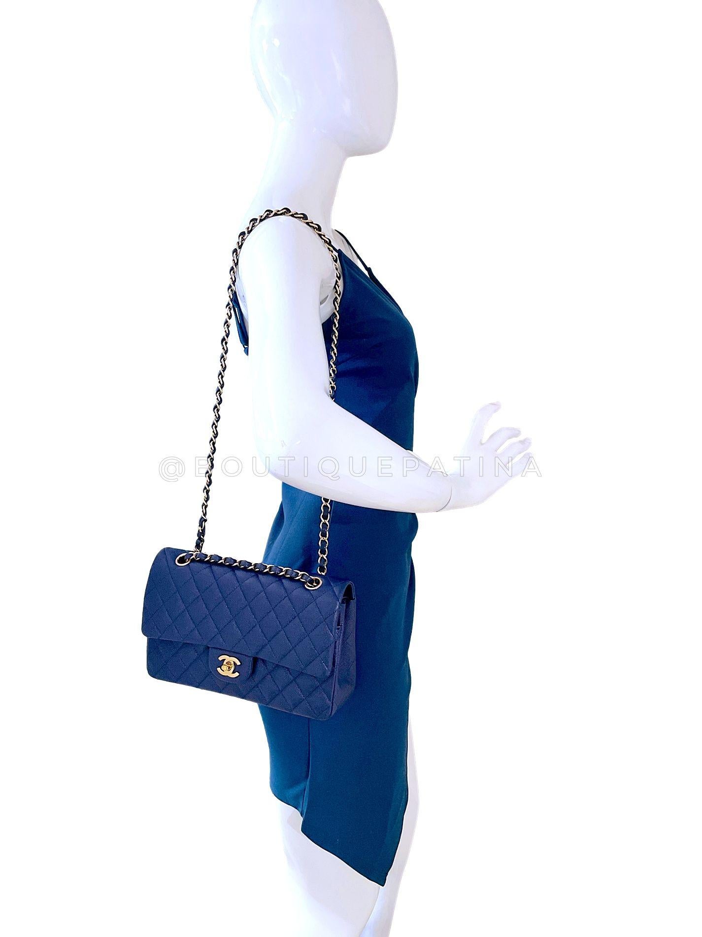 Chanel 2019 Bleu royal foncé Medium Caviar Classic Double Flap Bag GHW 68637 en vente 8