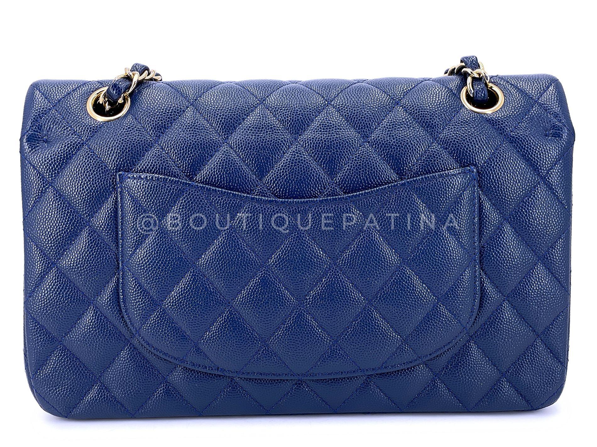 Chanel 2019 Bleu royal foncé Medium Caviar Classic Double Flap Bag GHW 68637 Pour femmes en vente