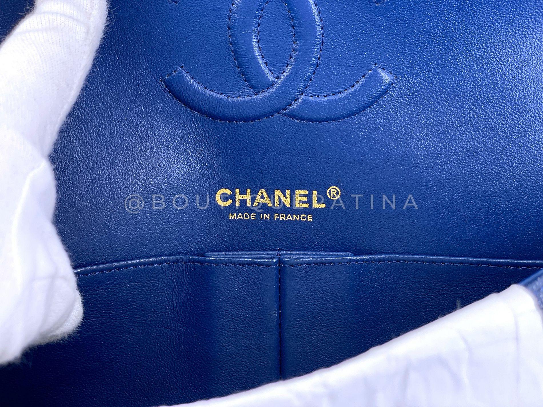 Chanel 2019 Bleu royal foncé Medium Caviar Classic Double Flap Bag GHW 68637 en vente 5